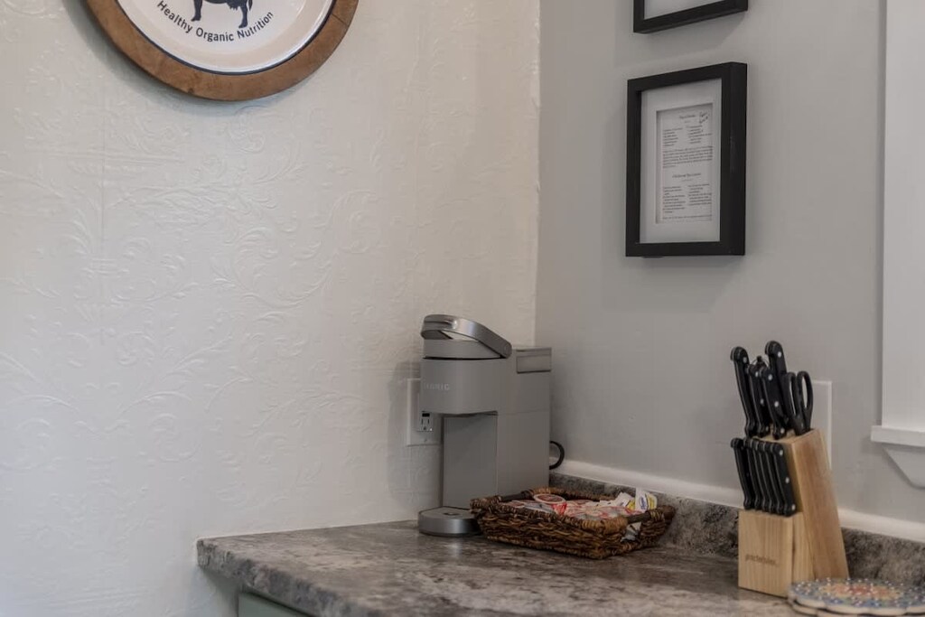 - Start mornings with fresh coffee from the Keurig coffee maker   - Enjoy a full knife set and kitchen essentials for easy cooking   - Cozy kitchen corner adds comfort and convenience to your stay  