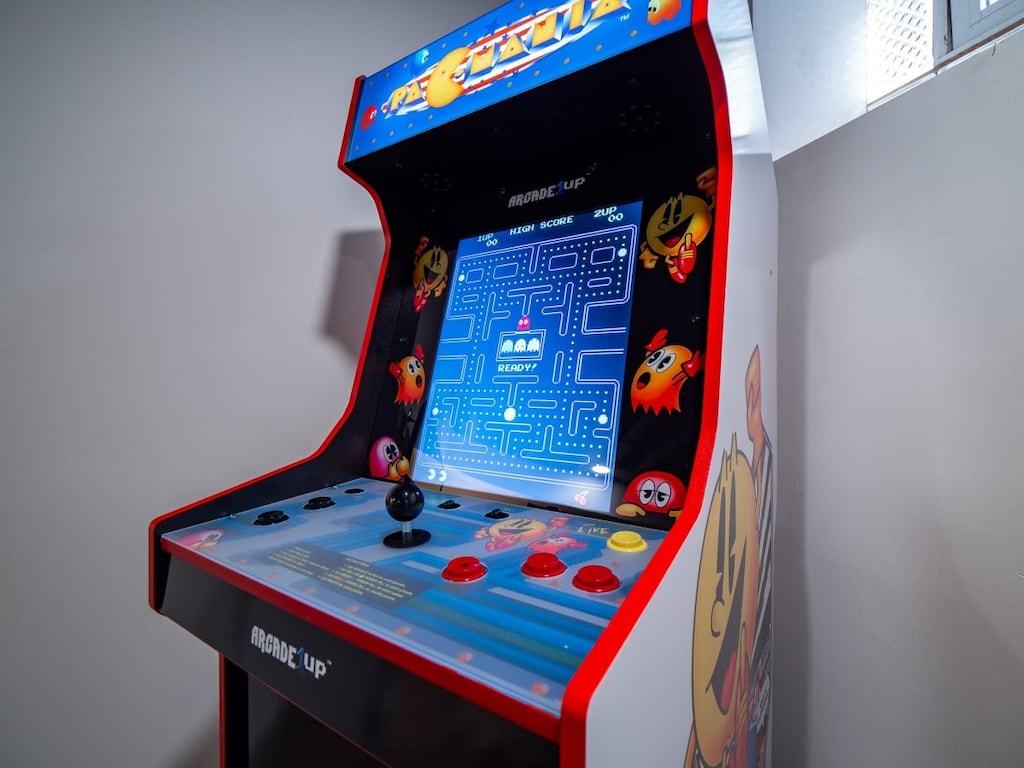Classic Pac-Man arcade ✨ Fun for kids and adults—challenge your high score!