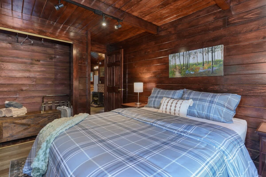 Sleep peacefully in this serene woodland bedroom ️ Surrounded by warm wood tones and soft linens, you’ll wake up to calming forest views just outside your window ✨