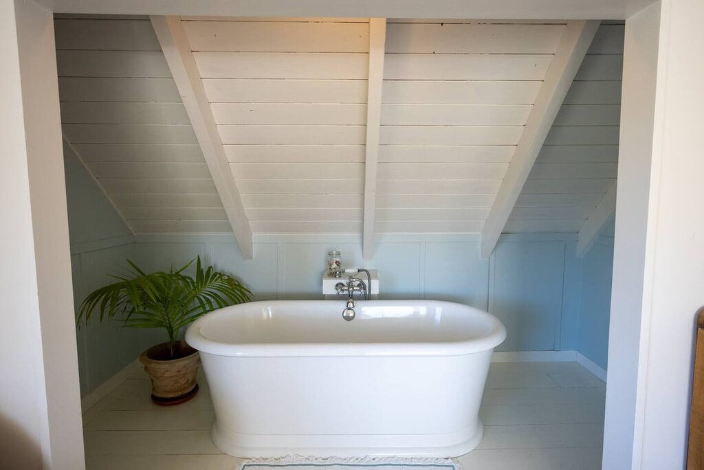 Primary Bedroom ensuite Bath