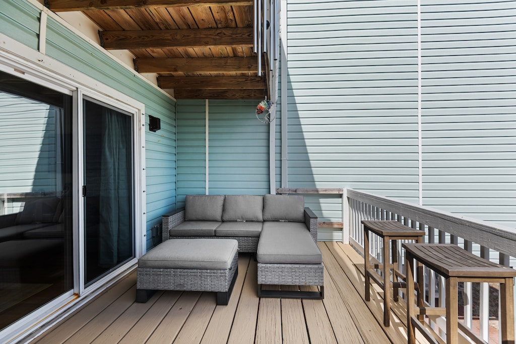 Main floor balcony off of the living room