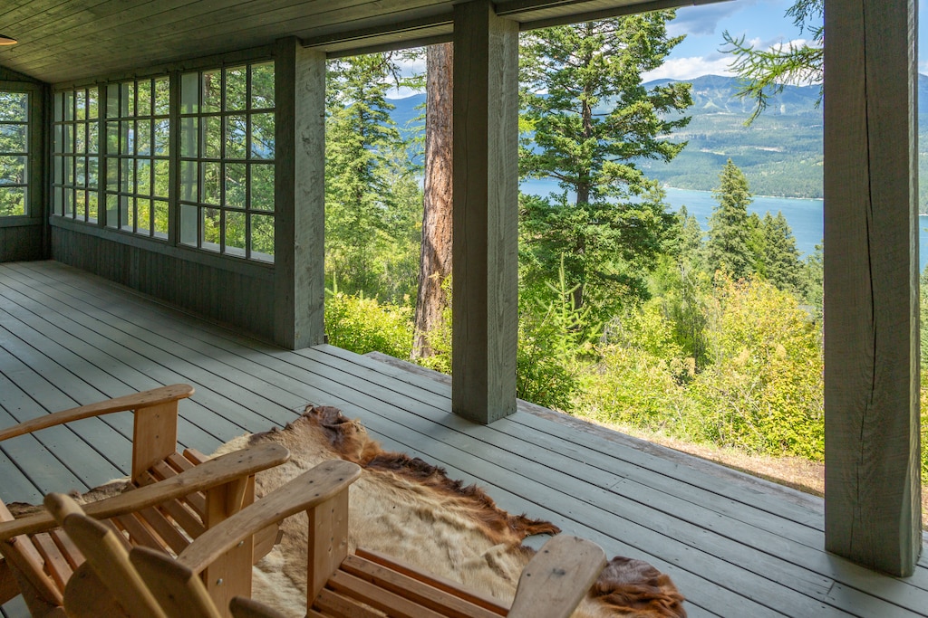 Beauitul lake view from you back porch | Exterior
