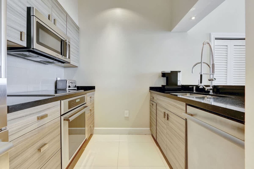 Fully equipped kitchen with complete set of cookware