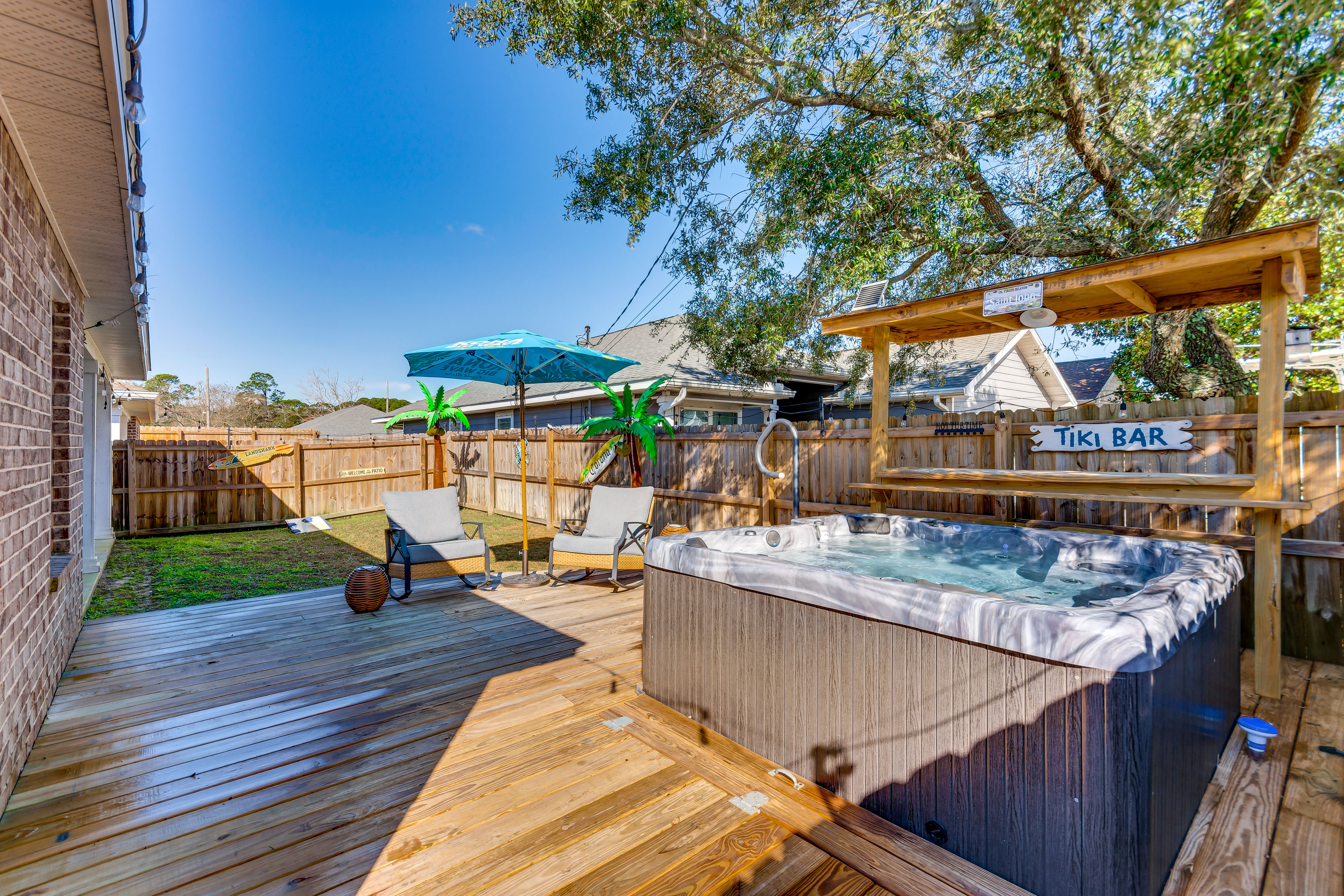 < 2 Mi to Navarre Beach: Group Home w/ Deck + Bar