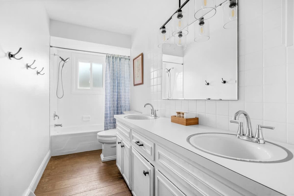 Bright, fresh, and spa-like. This double-sink dream bathroom is made for relaxing getaways!