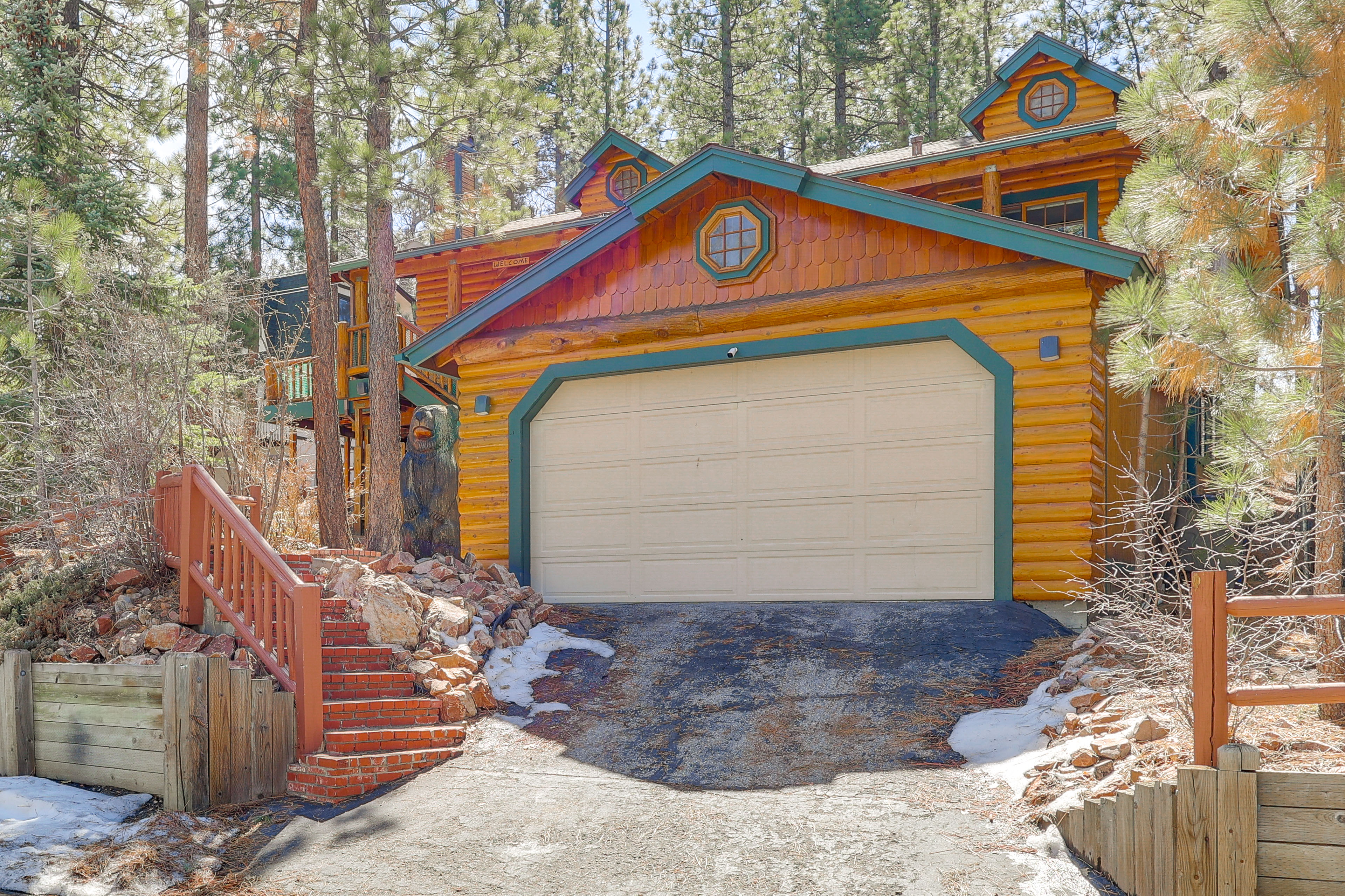 Multiple Decks! Cabin 1 Mi to Big Bear Lake Access