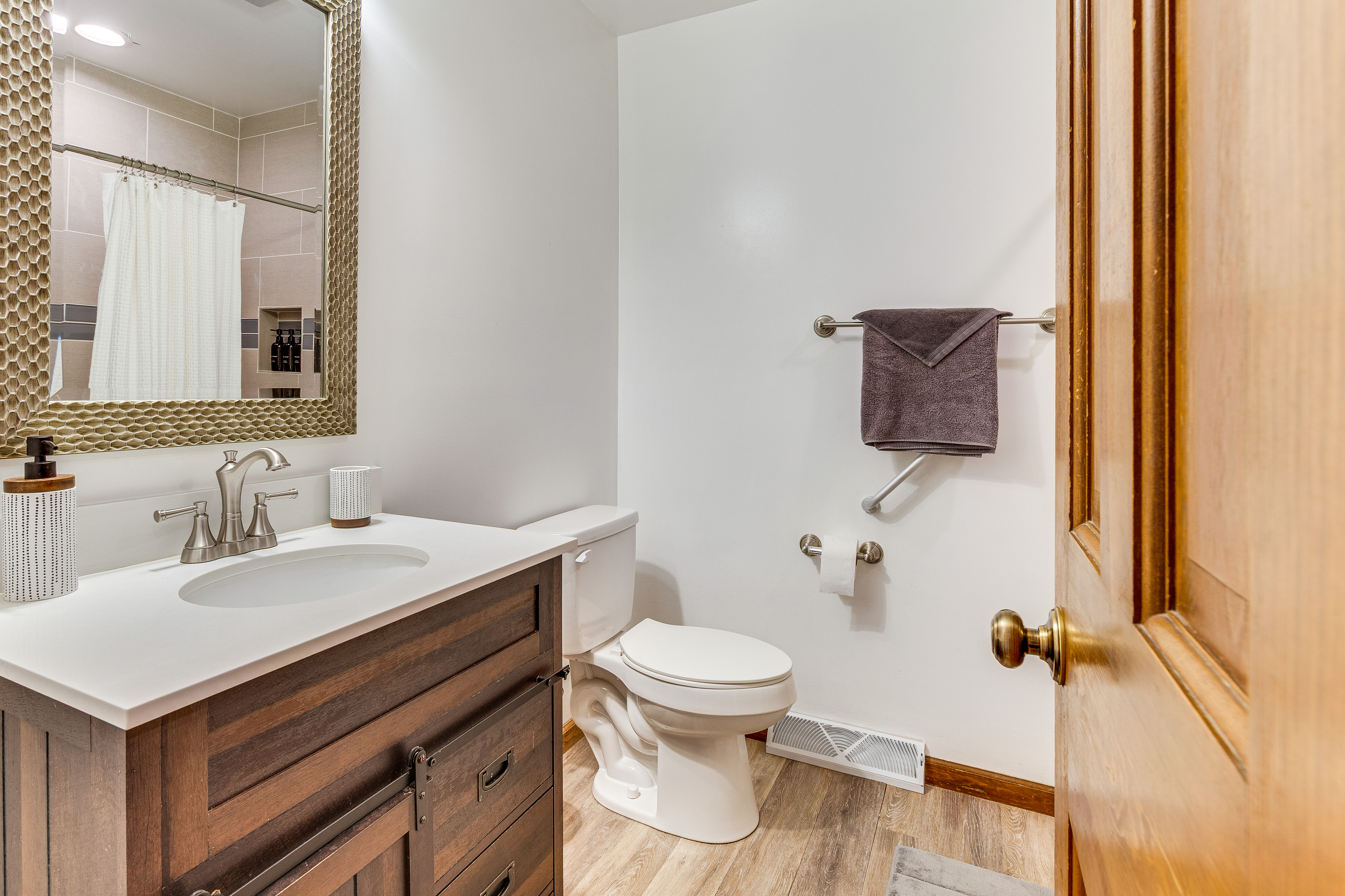 4 Mi to Capitol: Spacious Springfield Home w/ Deck