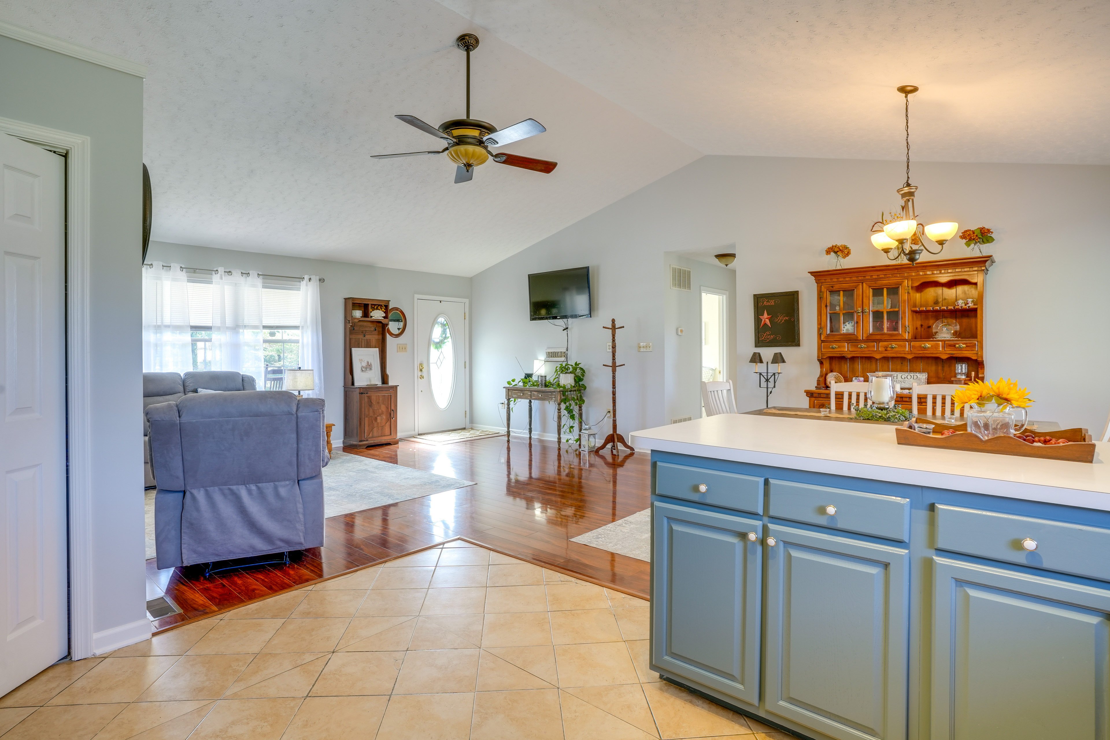 Hike & Explore: Scenic Timberville Ranch Retreat!