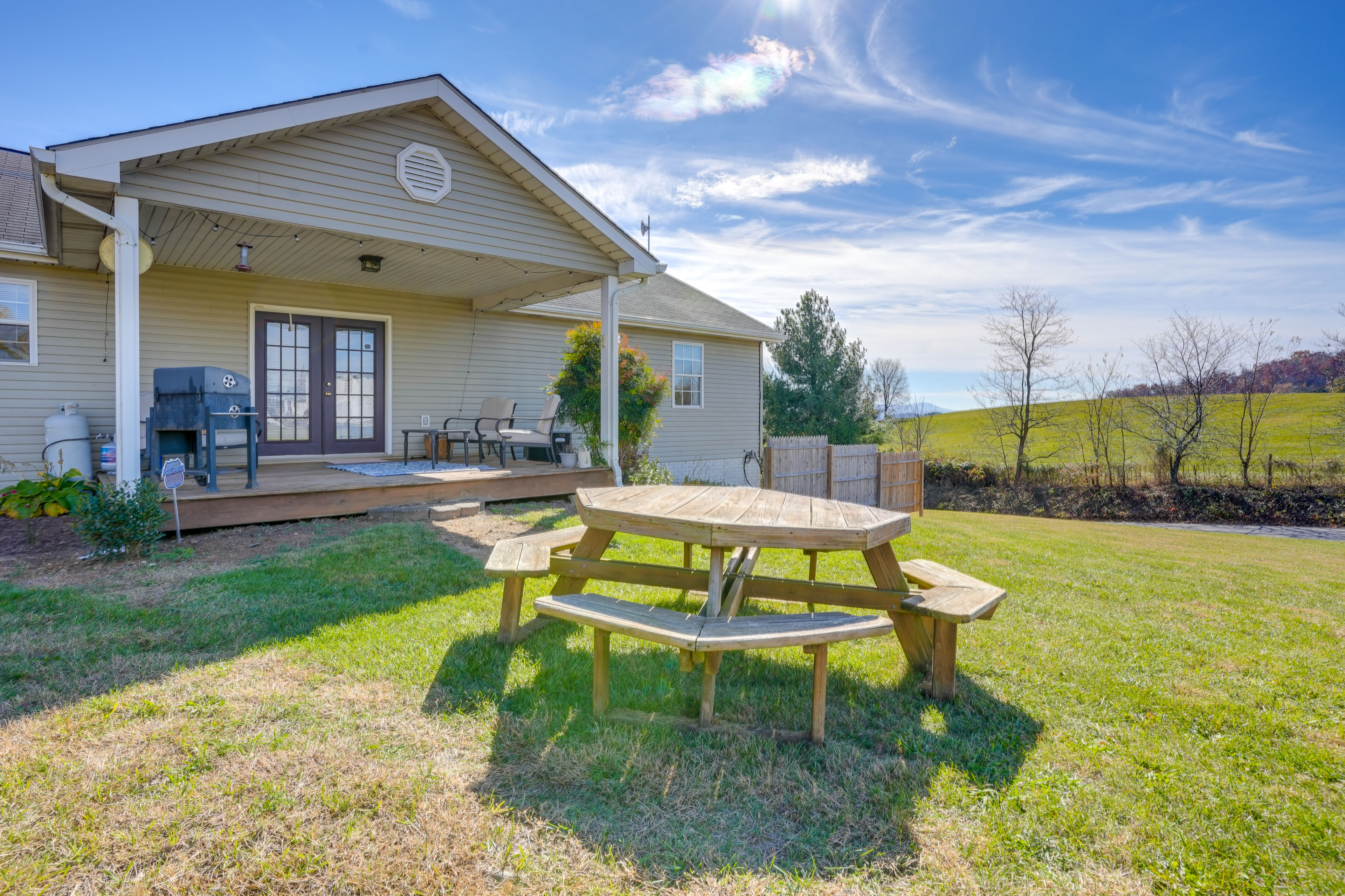 Hike & Explore: Scenic Timberville Ranch Retreat!