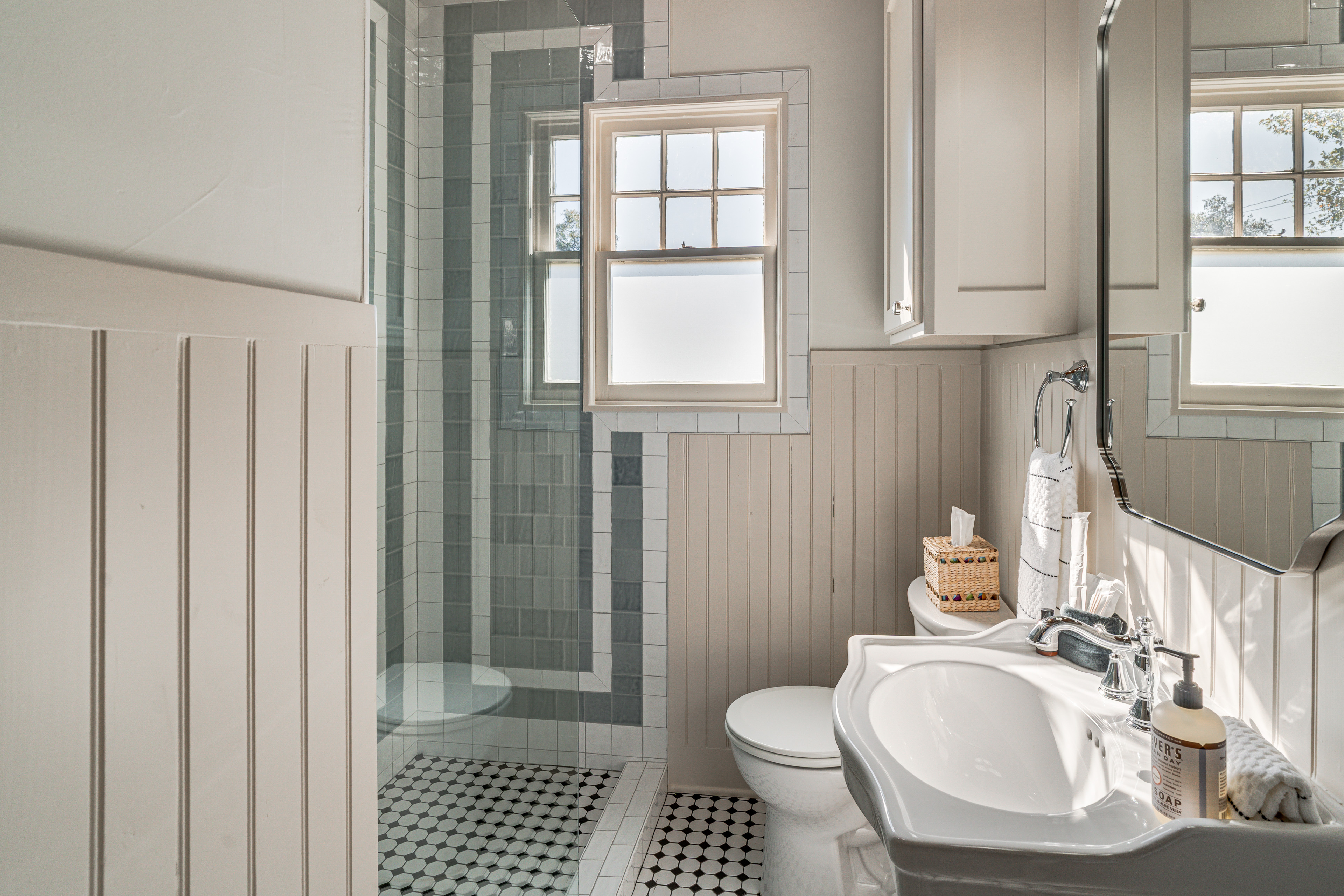 Walk to Downtown Tyler! Updated Historic Apt