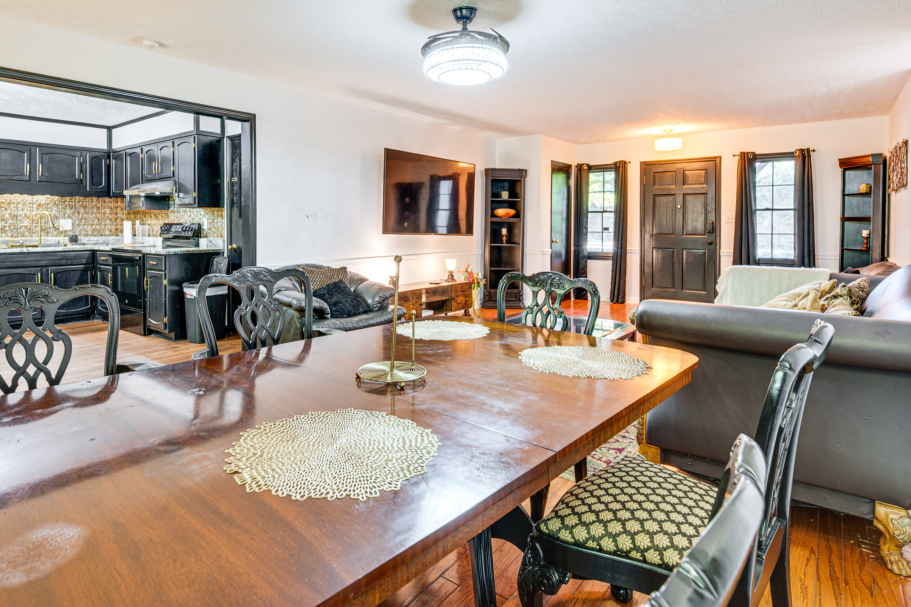 6 Mi to Marietta Square: Family Retreat w/ Yard!