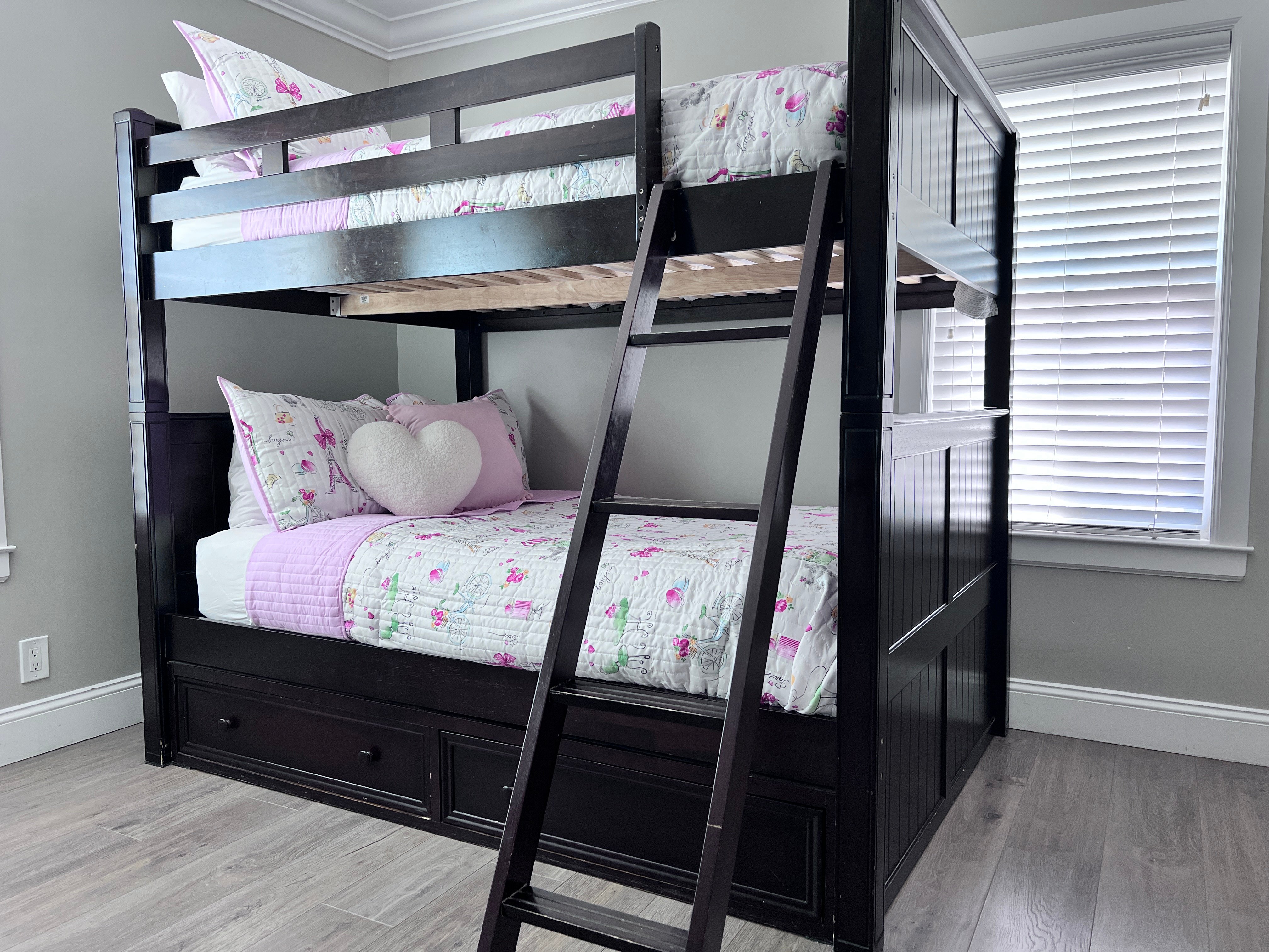 Designer Decorated Home: Pool/Jac, 3 EnSuites Designer Decorated Home: Pool/Jac, 3 EnSuites