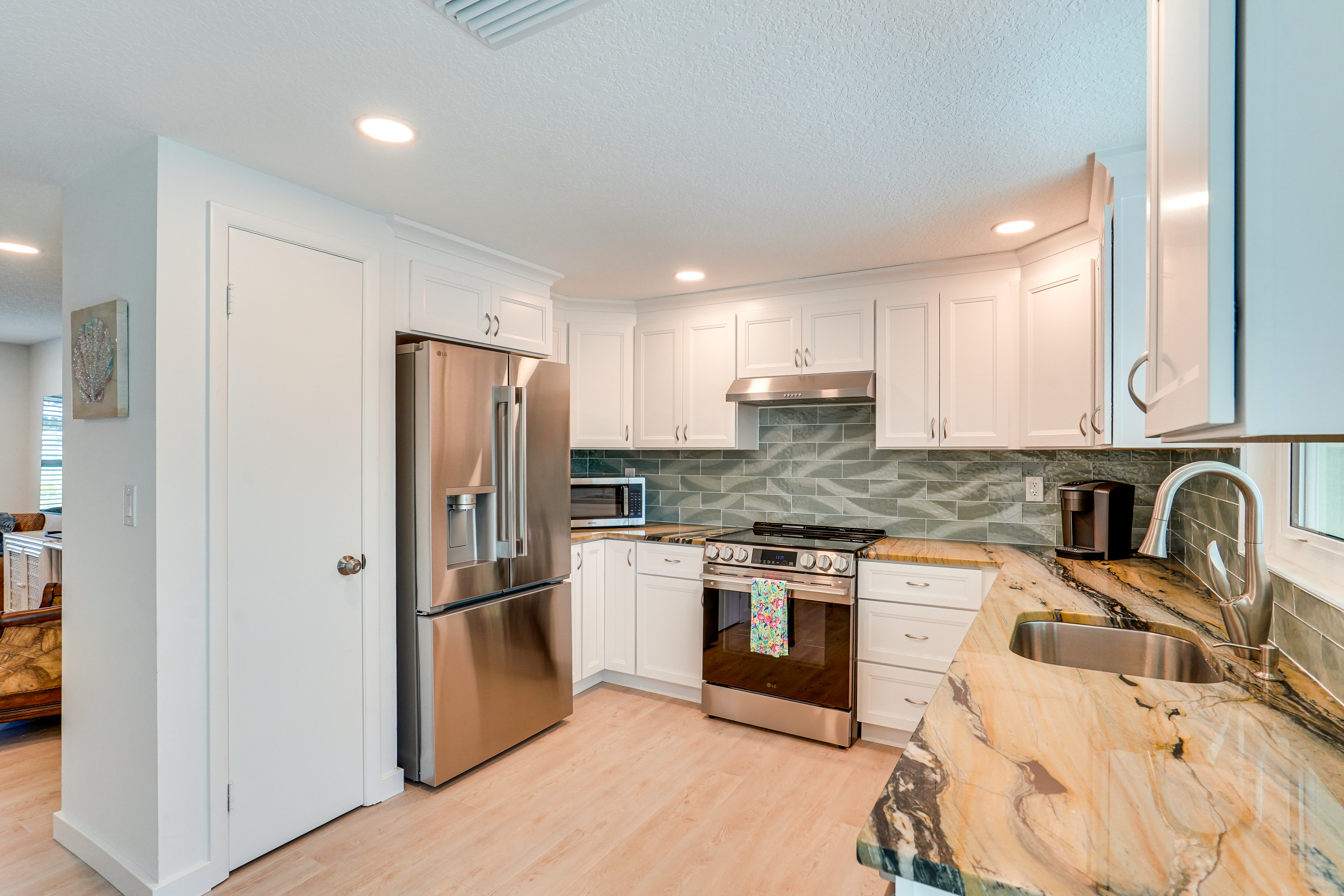 2 Mi to Beach! Snowbird Haven w/ Pool in Venice