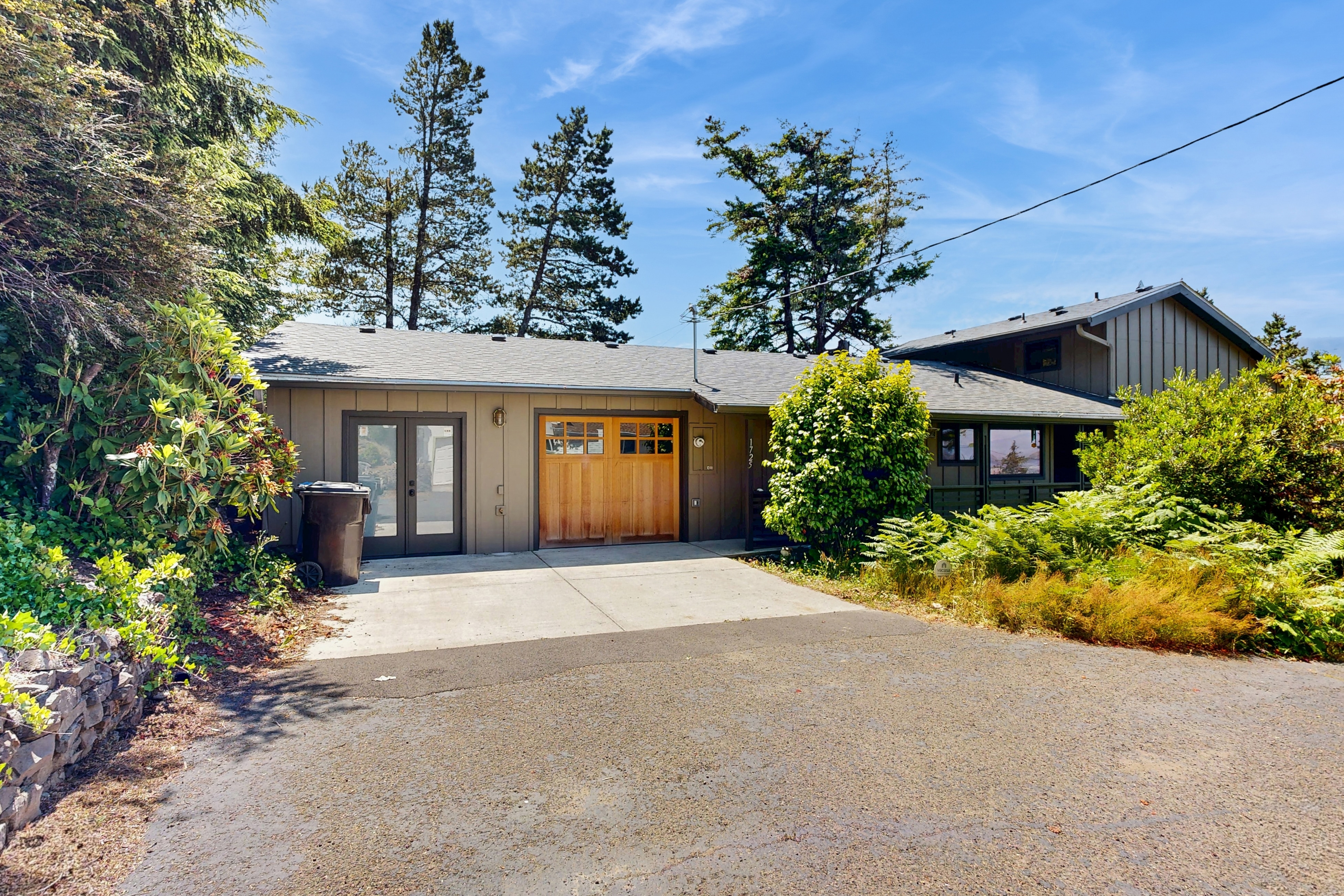 Bay-view, dog-friendly home with a pool table & children's items