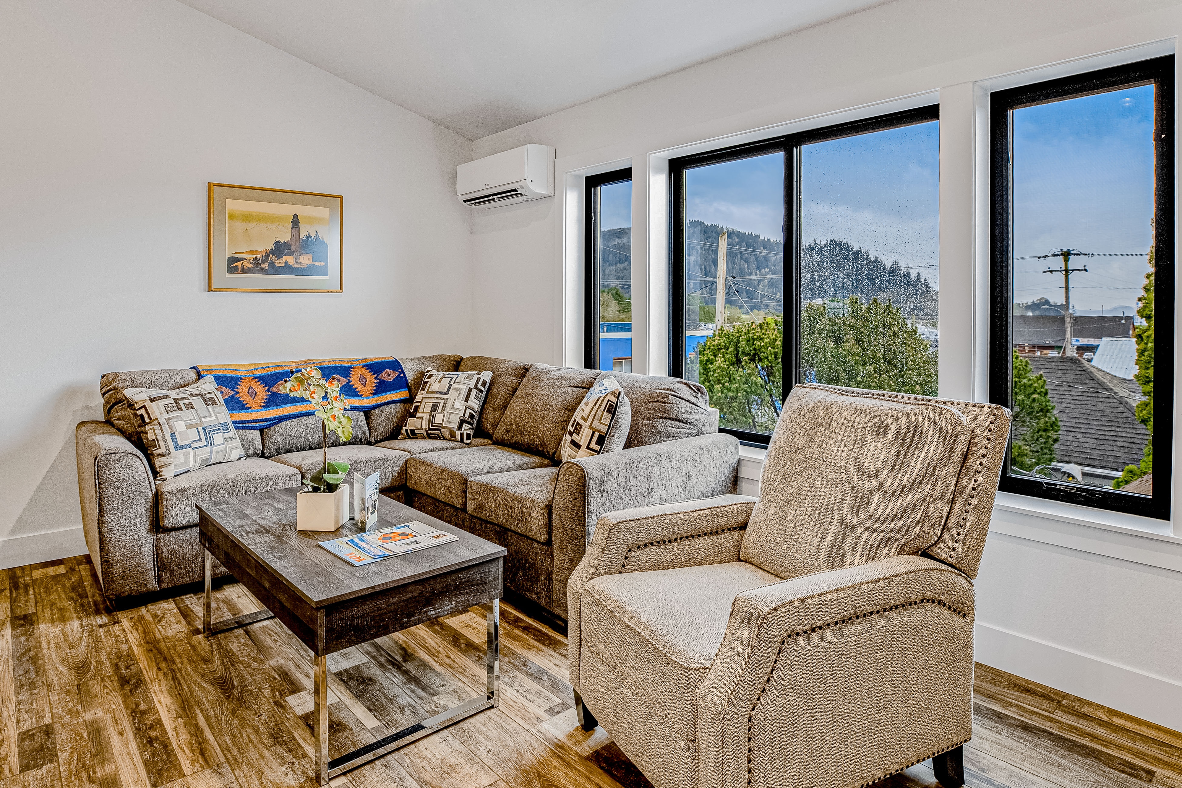 Two downtown apartments - full kitchens, AC & washer/dryers - near beach