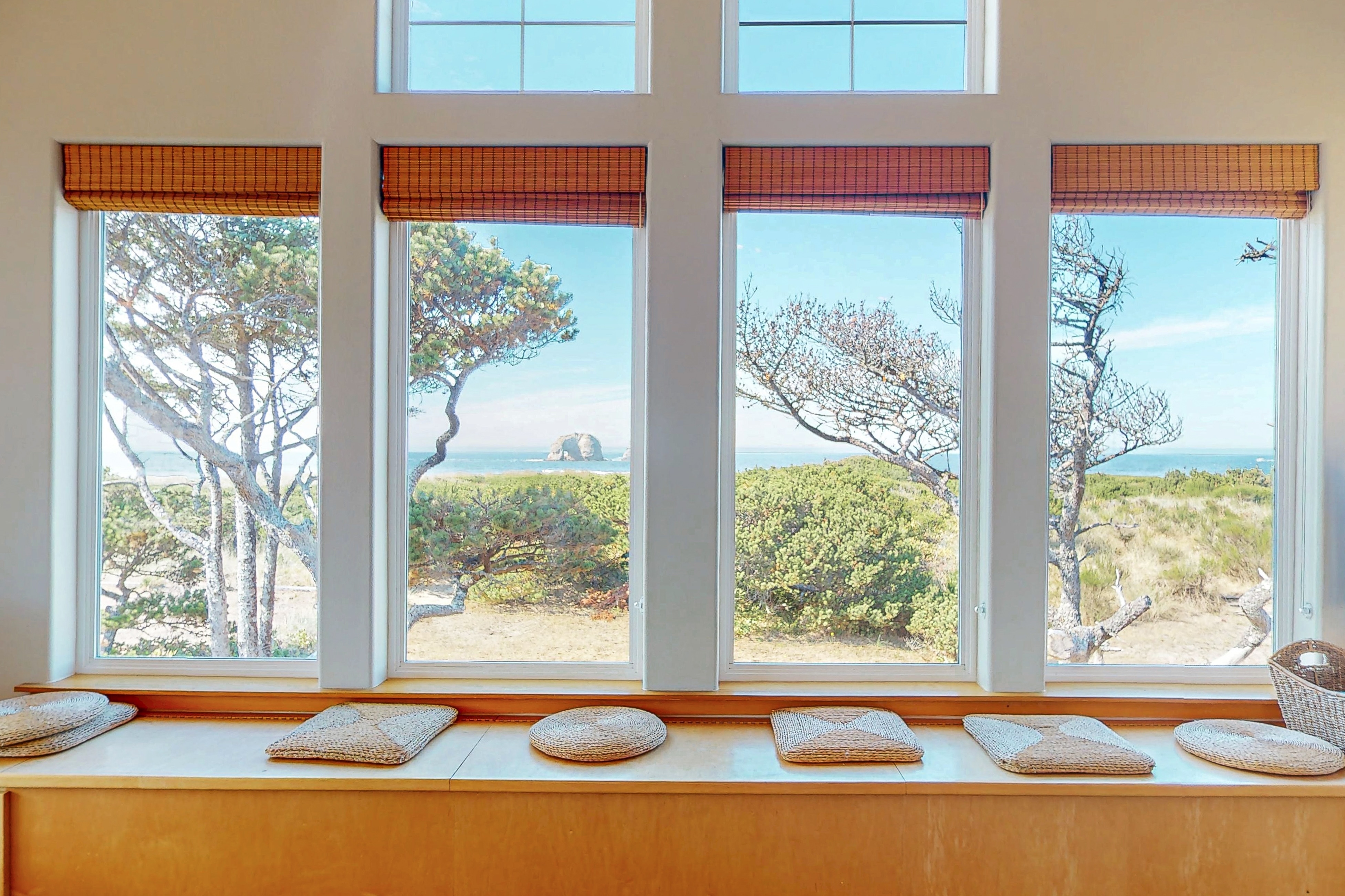 Beachfront home with private beach access, fireplace, washer/dryer, yard, deck