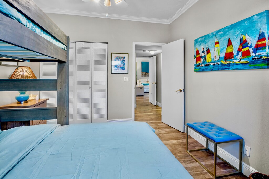 Guest Bedroom, Queen with Twin bunk