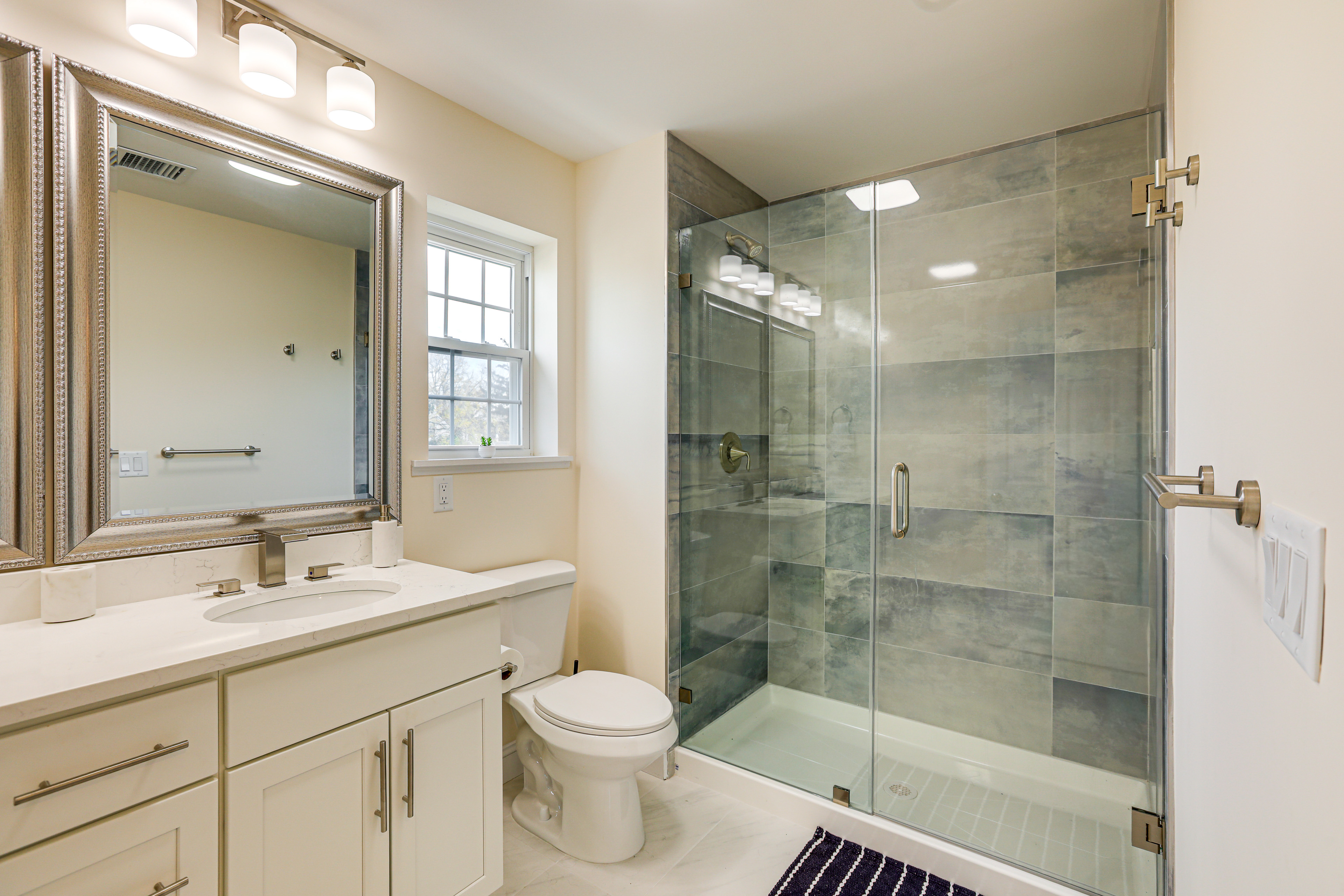 Walk to Keansburg Beach! Family Home w/ Pool