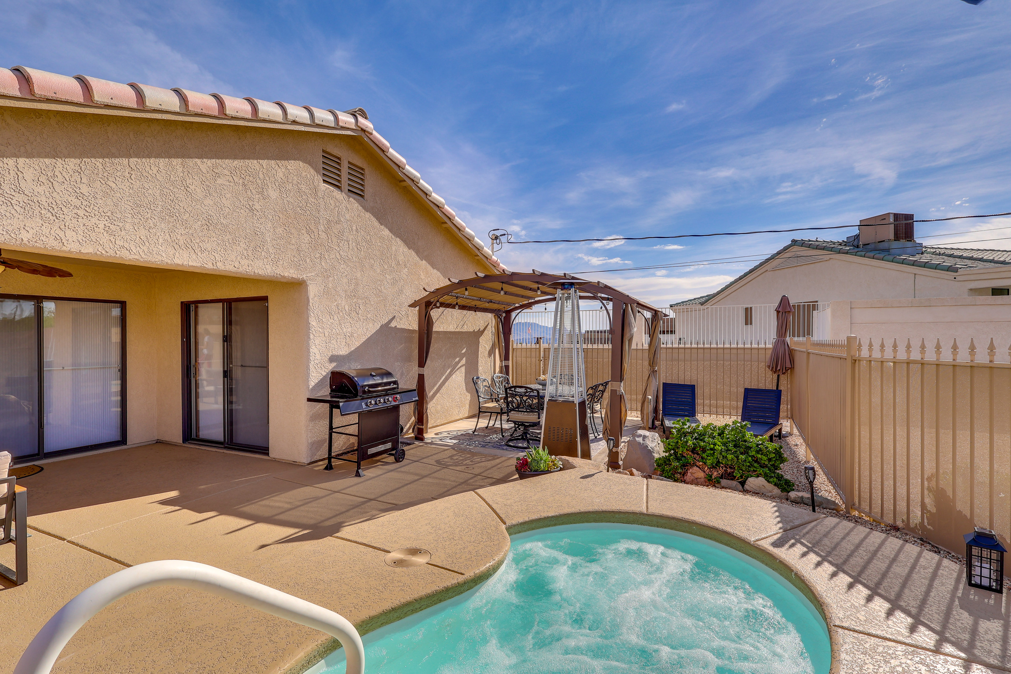 Desert Escape w/ Spool Pool! 4 Mi to Lake Havasu