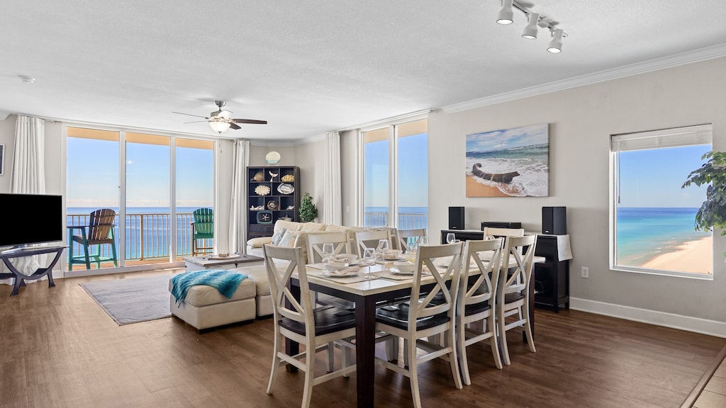 Effortless flow of dining and living area.