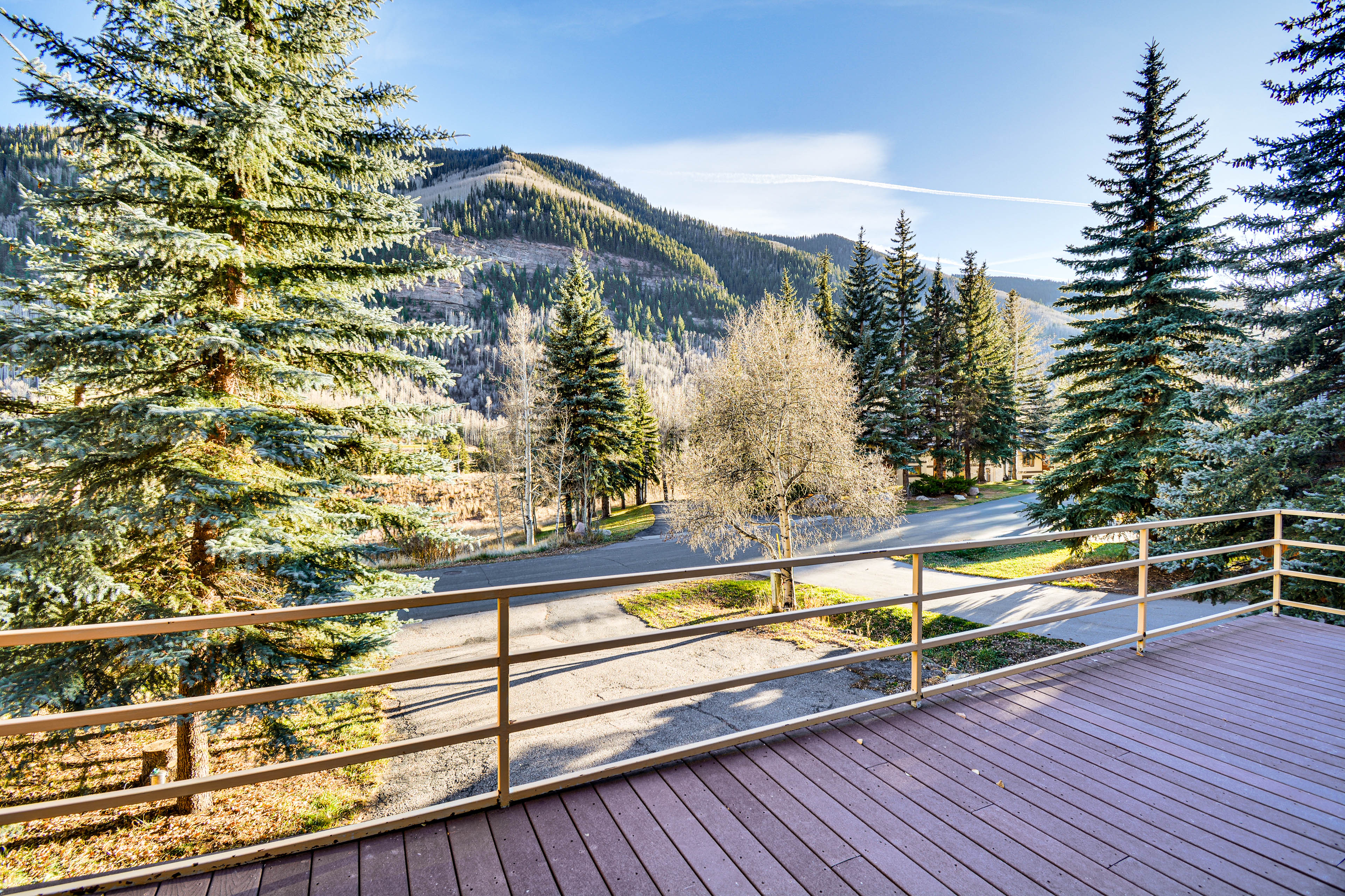 3 Mi to Vail Ski Resort! Mtn-View Haven w/ 2 Decks