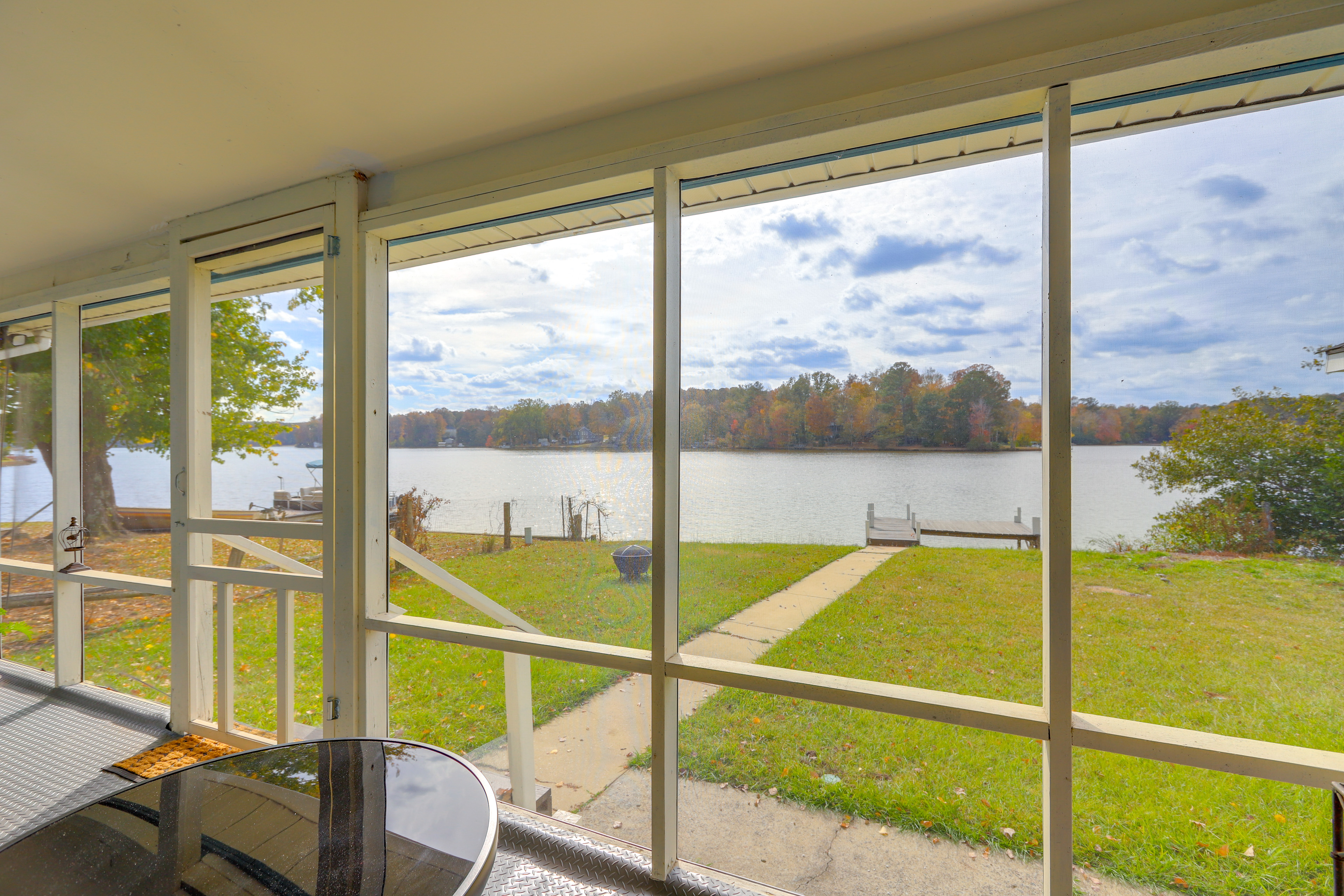Lakefront Getaway w/ Dock & Views in Macon!