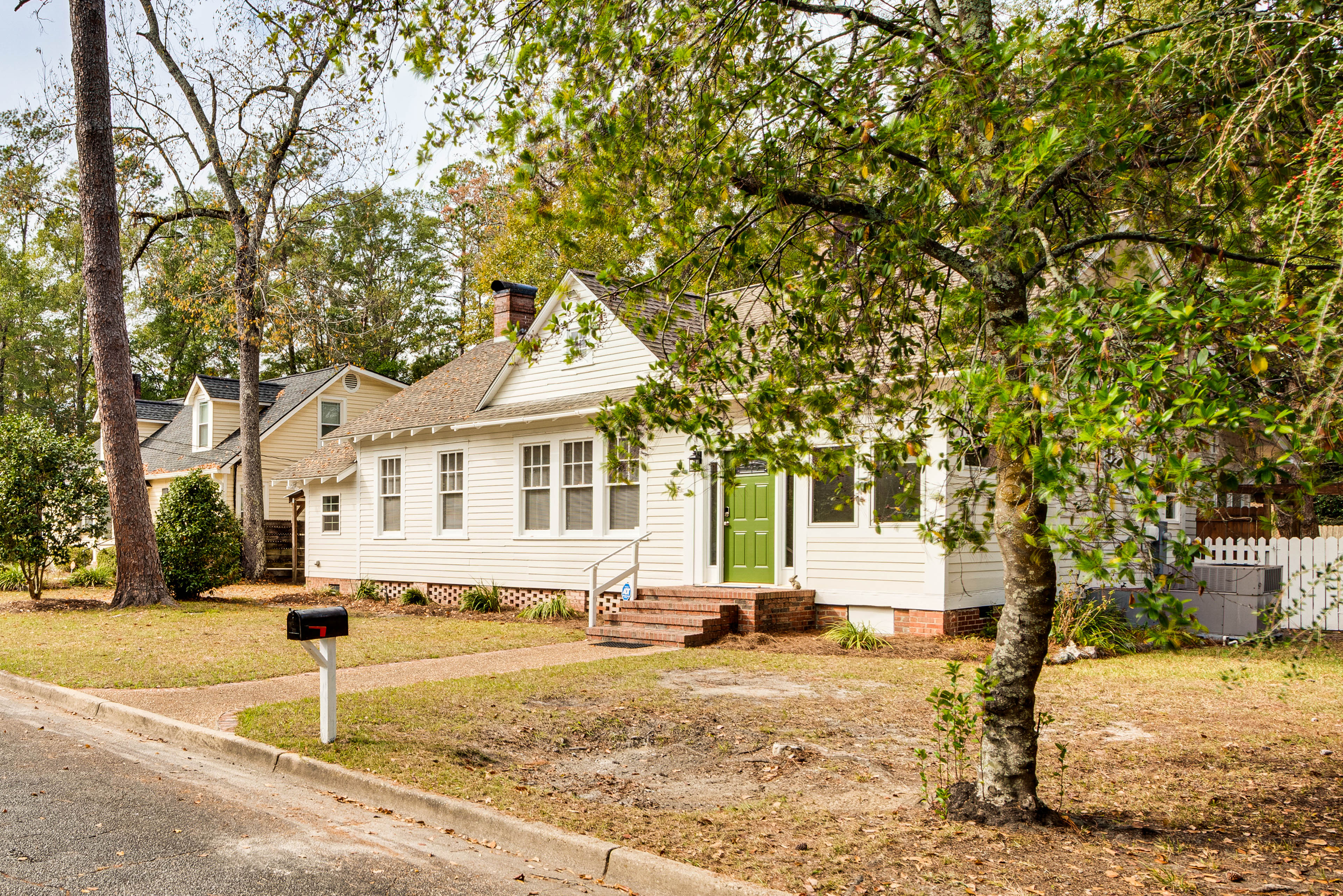 2 Blocks to Archbold Medical Center! Airy Retreat