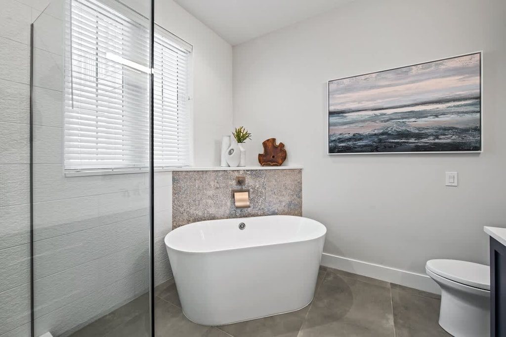 Master Bedroom 1 - Master Bath - Soaking Tub