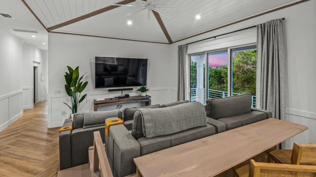 Theatre Room - Wet Bar - Nintendo NES - Playstaytion 4