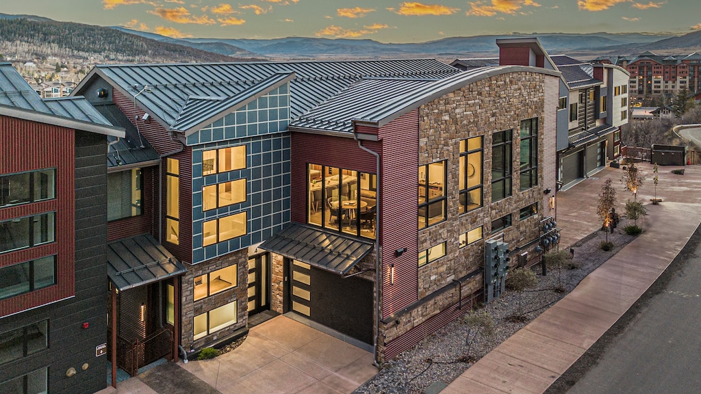 Welcome to Crescendo Crest at Crawford Square!