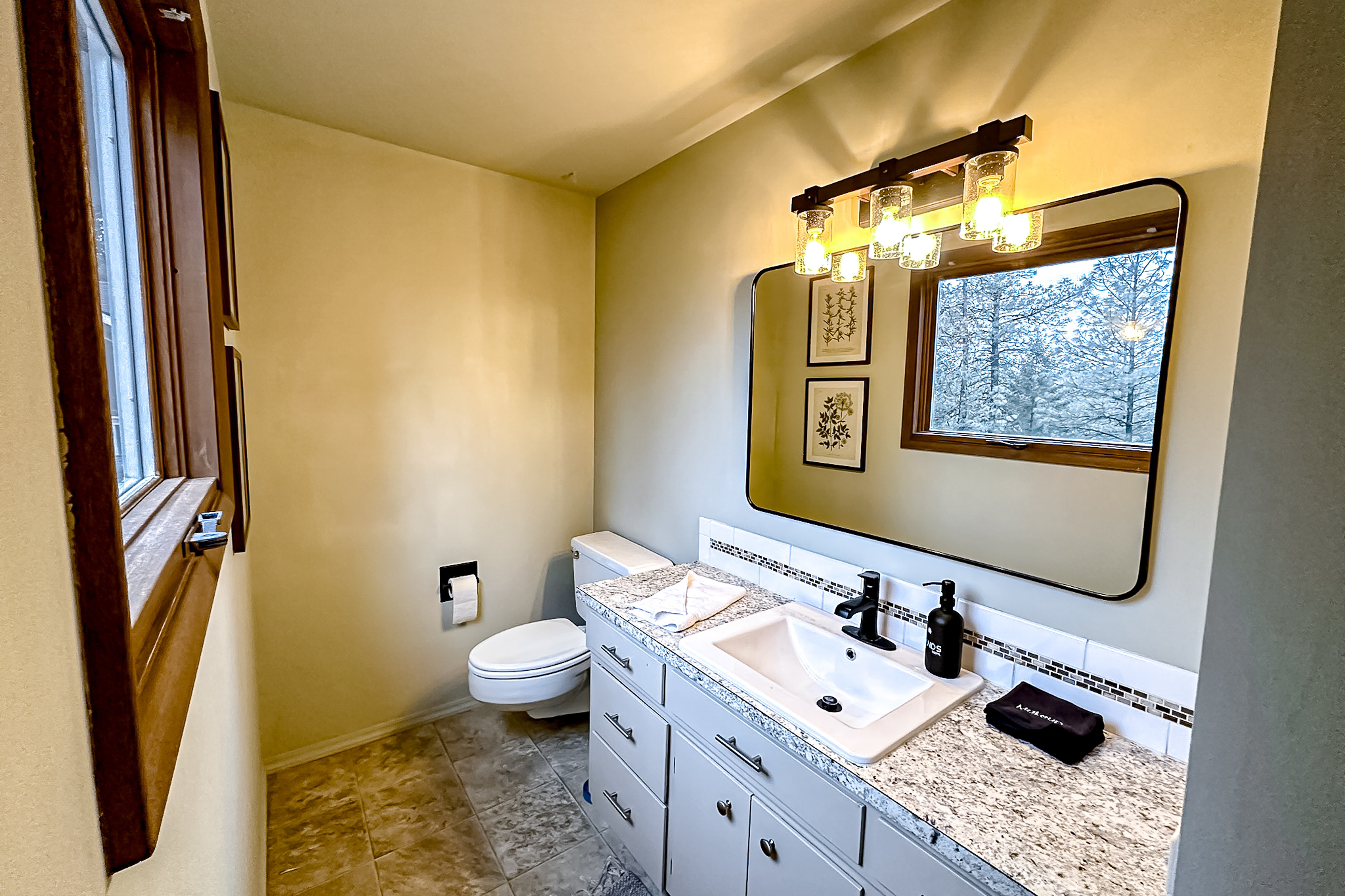 4 BR Lakefront Home w/ Dock & Fireplace