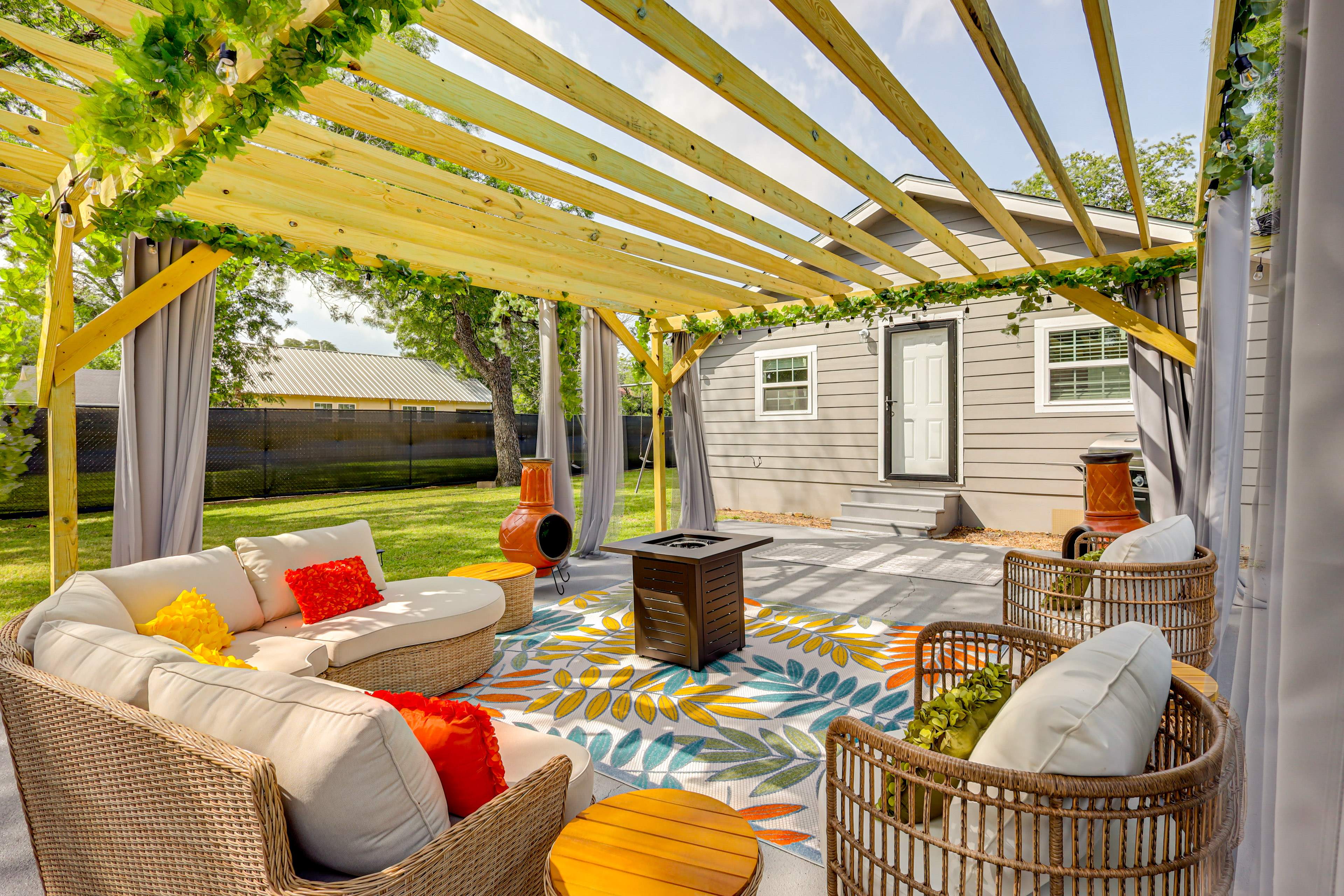 2 Mi to Dtwn: Stylish Family Home in Waco!