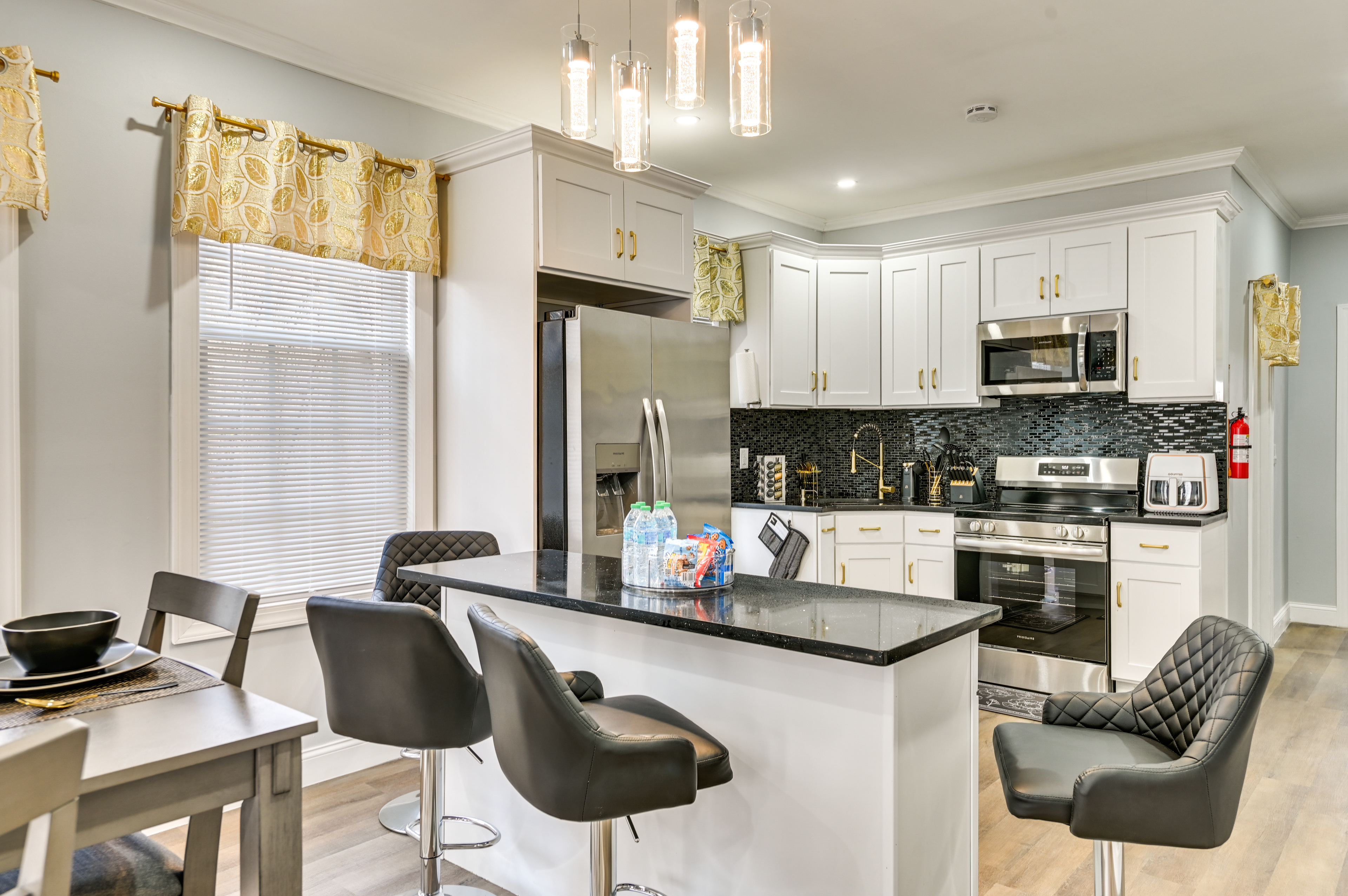 2 Mi to Downtown: Charming Apt in Schenectady!