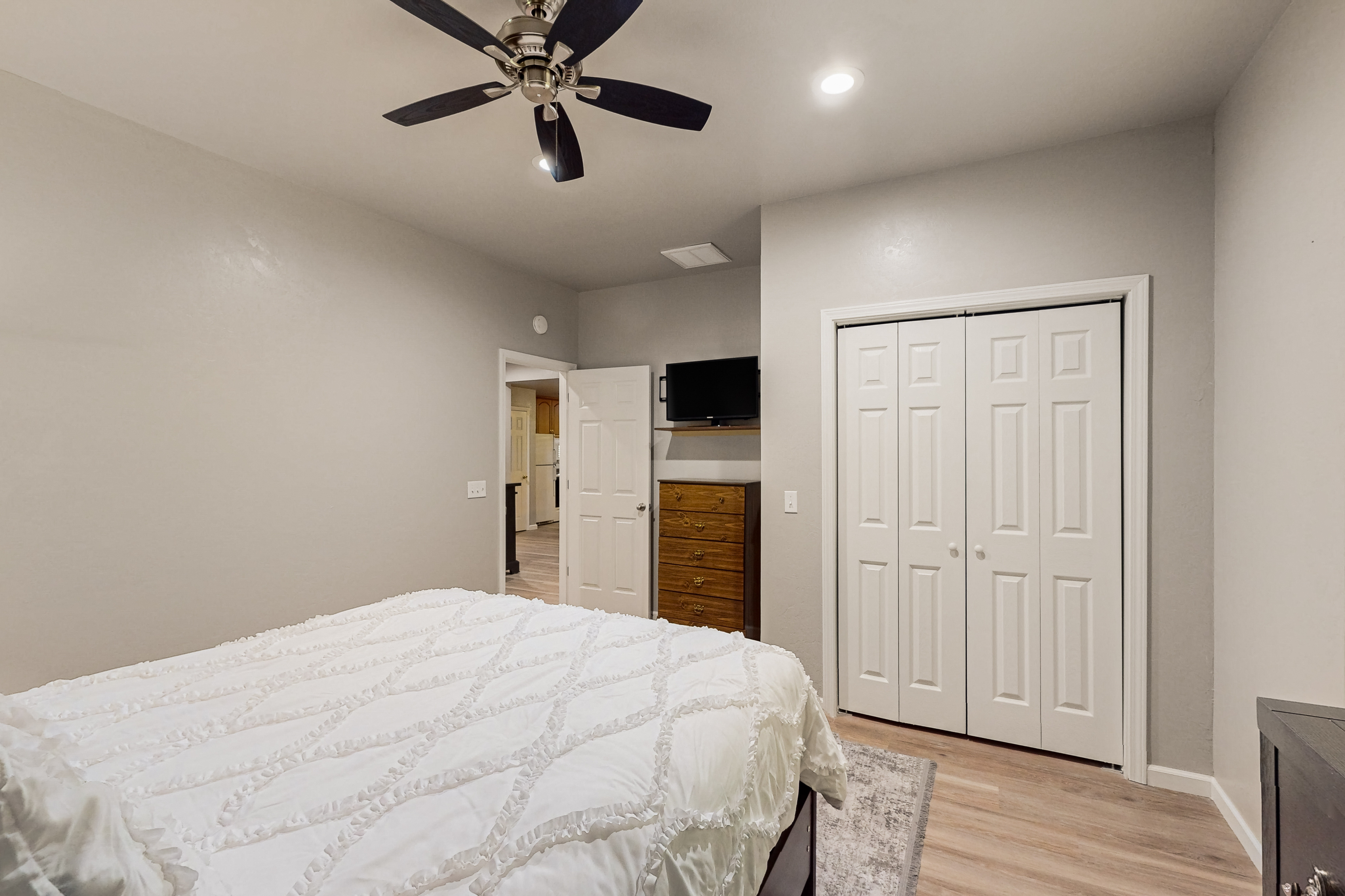 2BR Escape on Large Lot w/ Fire Pit