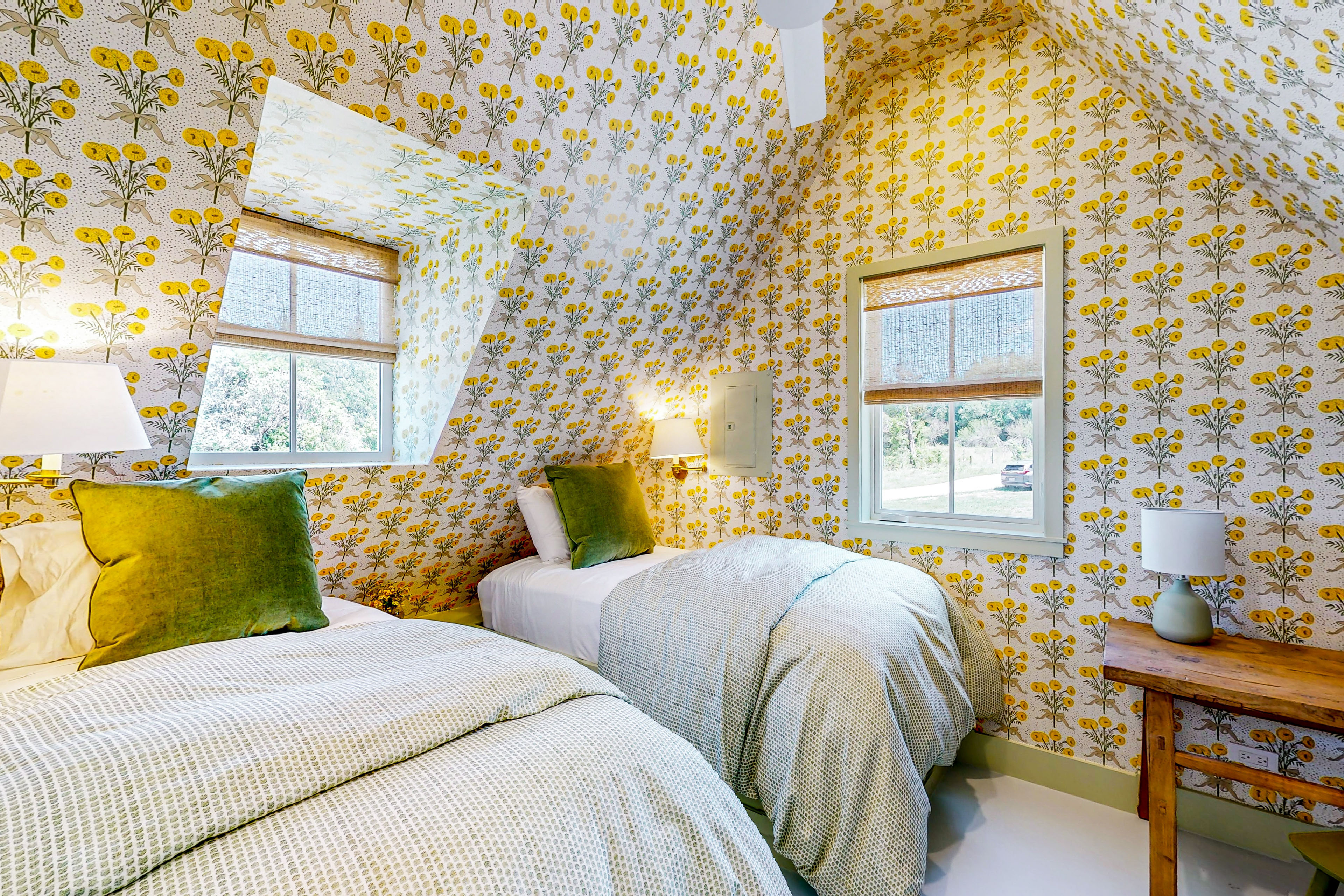 2BR Elegant Farmhouse Cottage w/ Porch, W & D