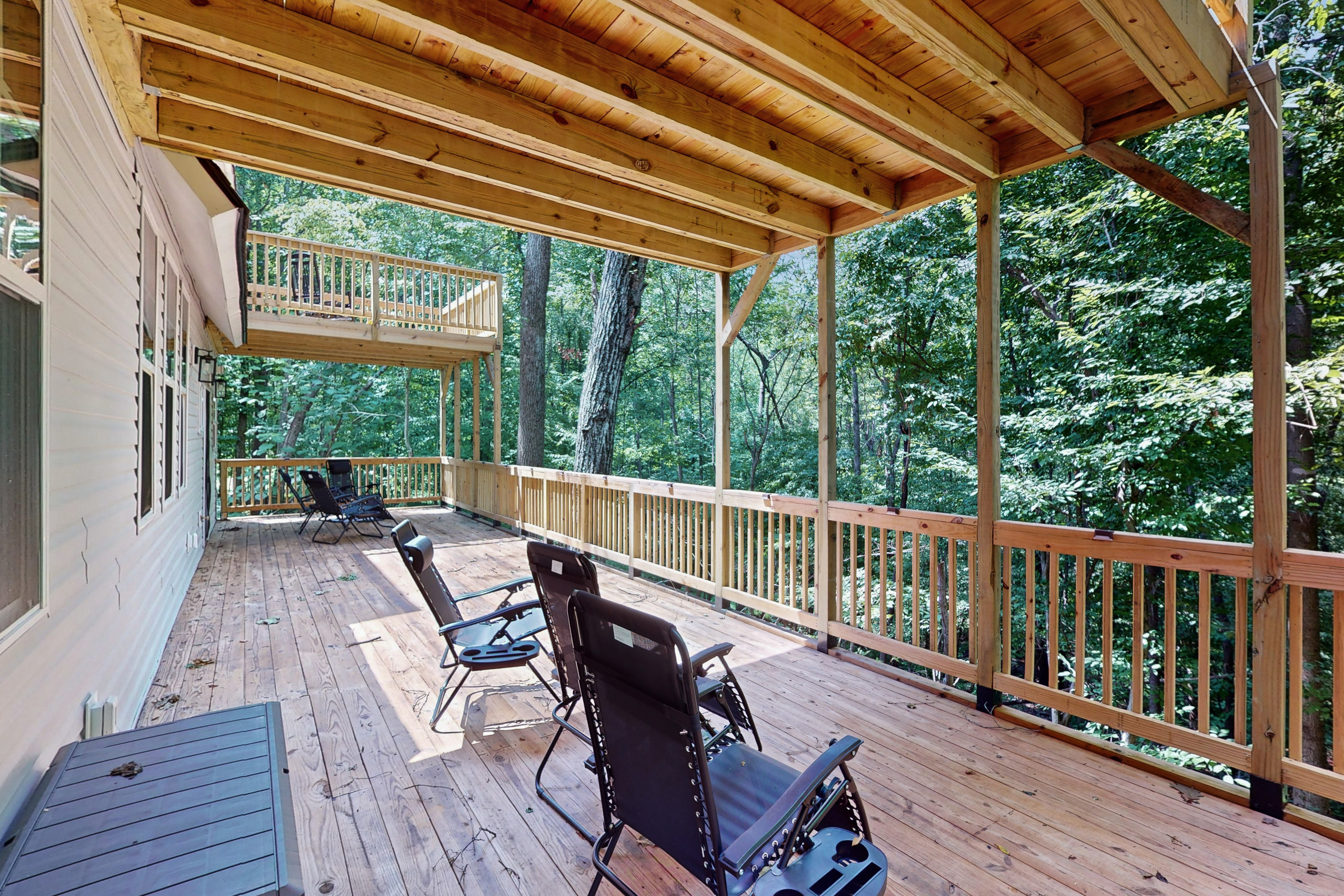 Forest Views & Grill! Lynchburg Treehouse Retreat