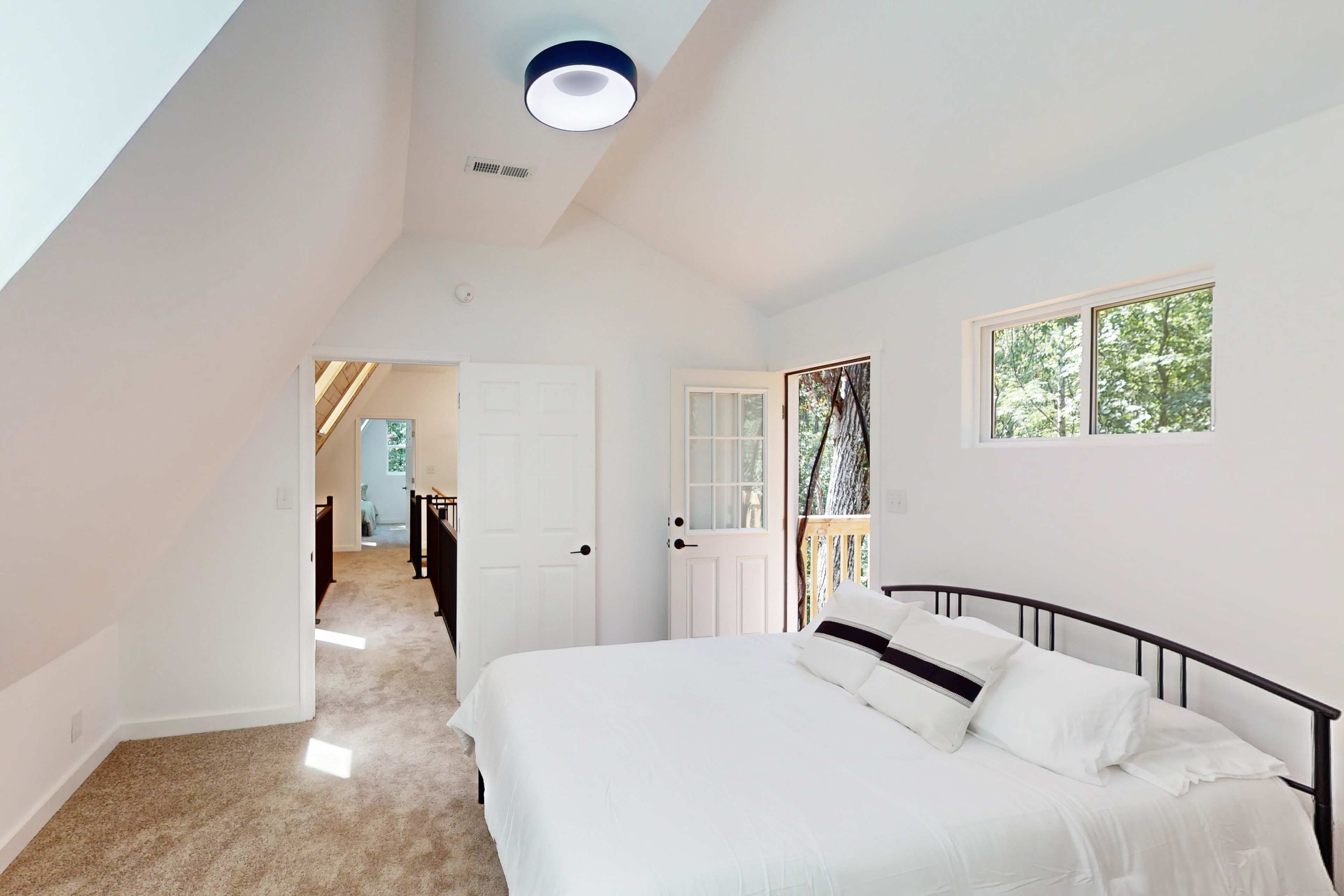 Cozy restful treeHouse feel Home w/ gas Grill & AC