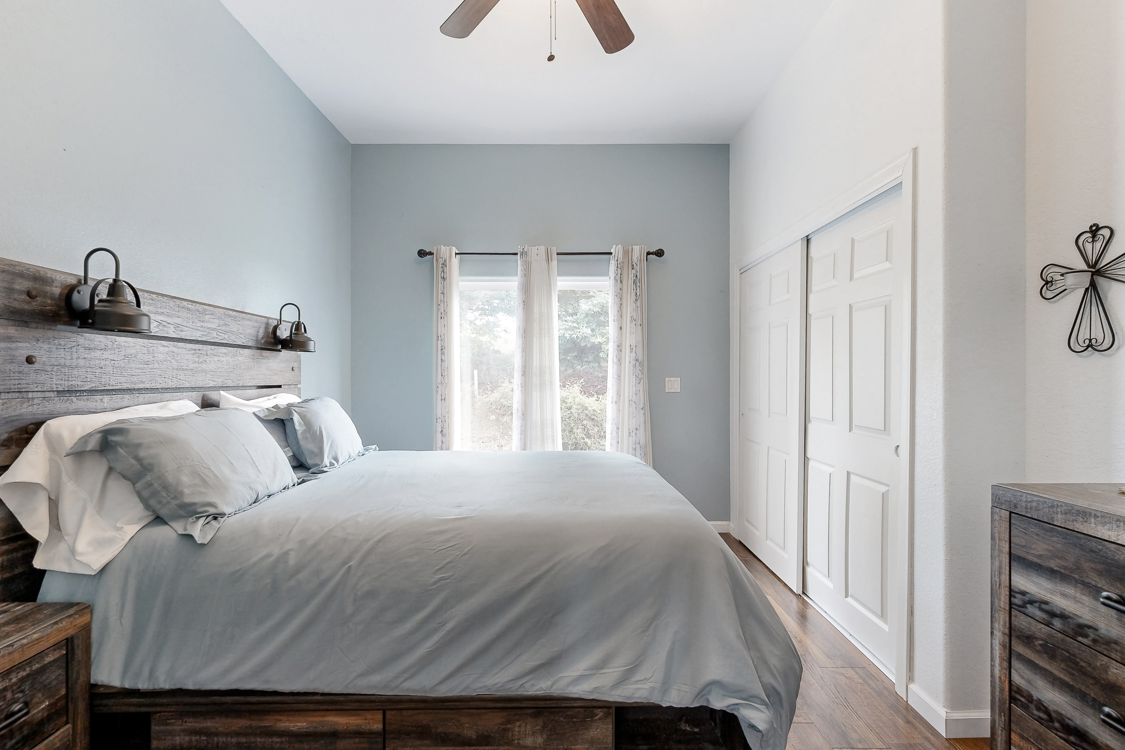 3BR Updated Mtn-View Home w/ Hot Tub & Fireplace