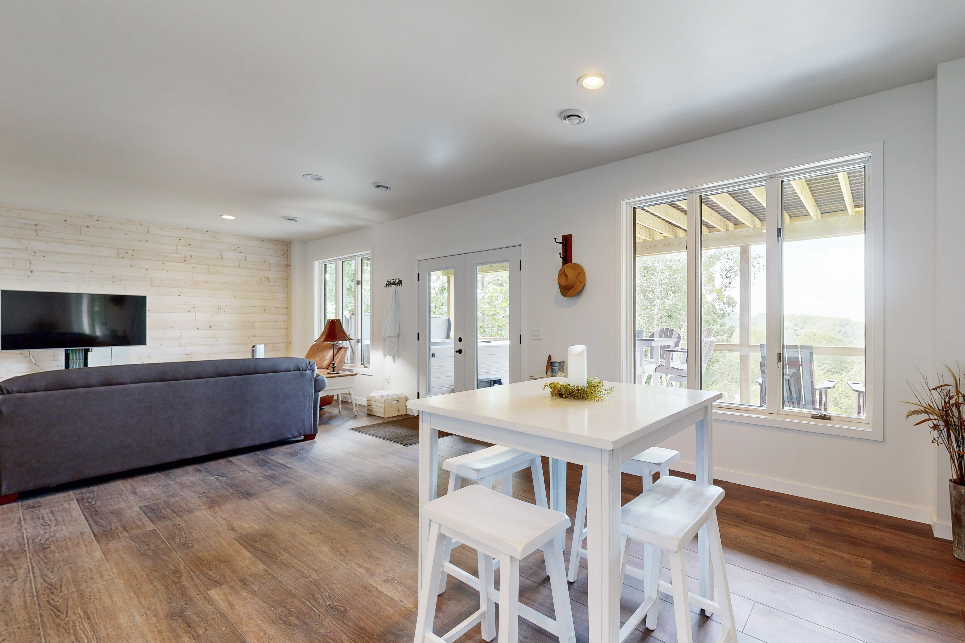 Luxurious 3BR Home w/ Hot Tub & Fireplace