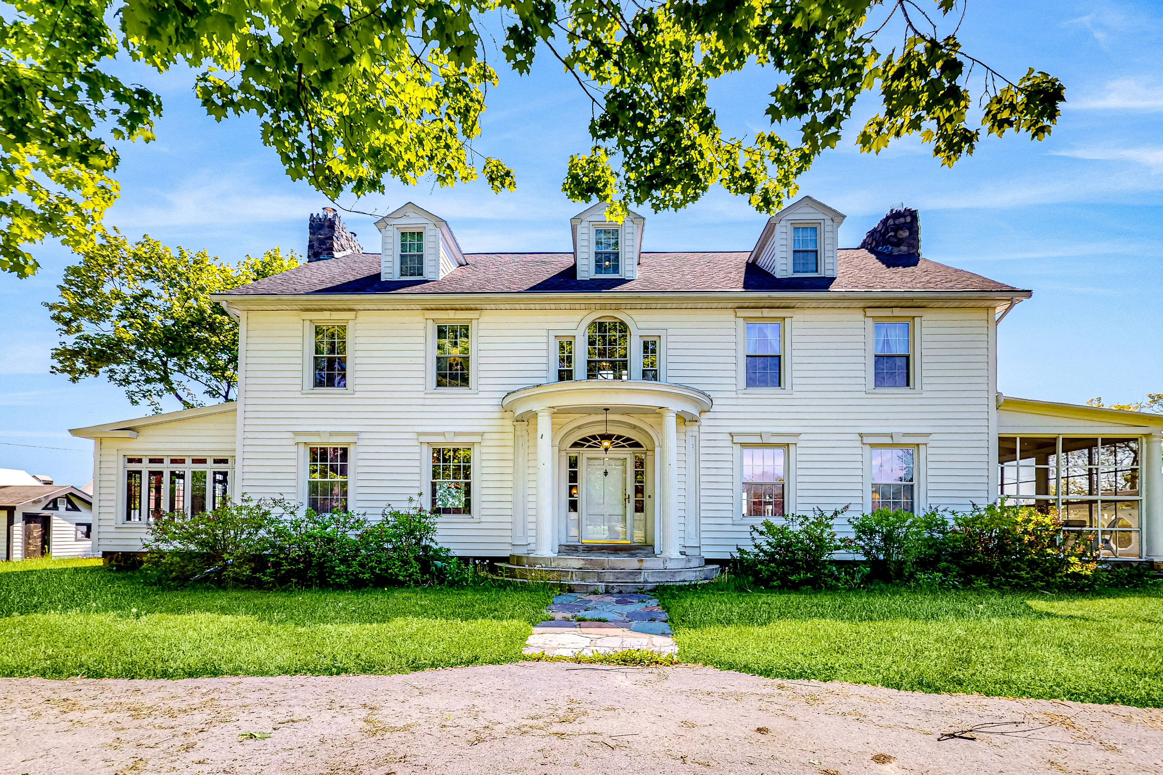 Group Getaway on Working Farm! Near Saratoga