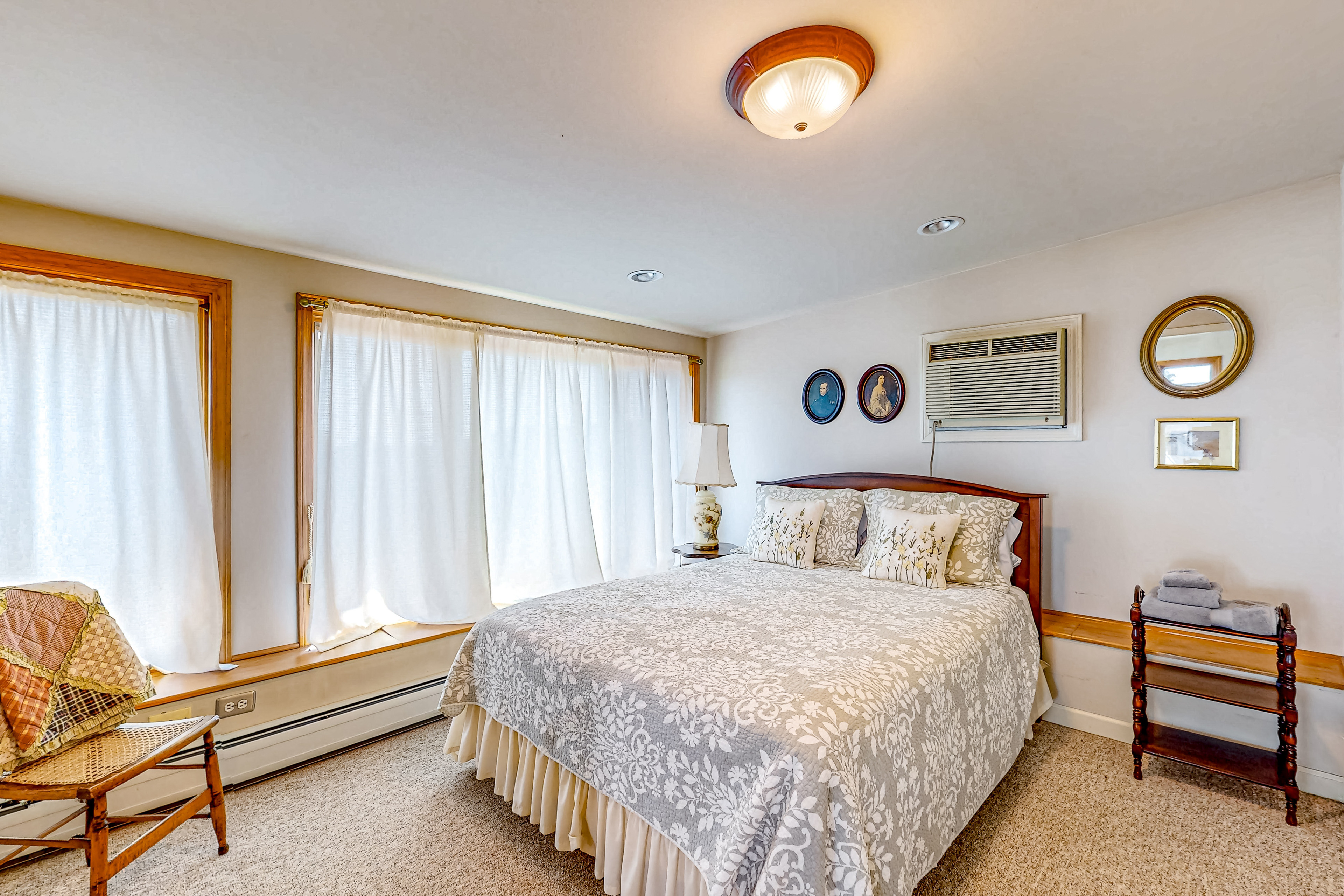 7BR Modern FarmHouse on Sustainable Working Farm