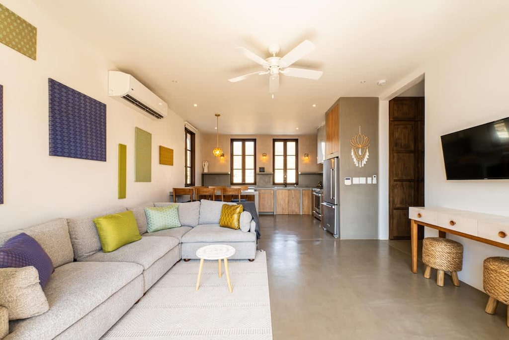 Living area, with a Comfortable sofa