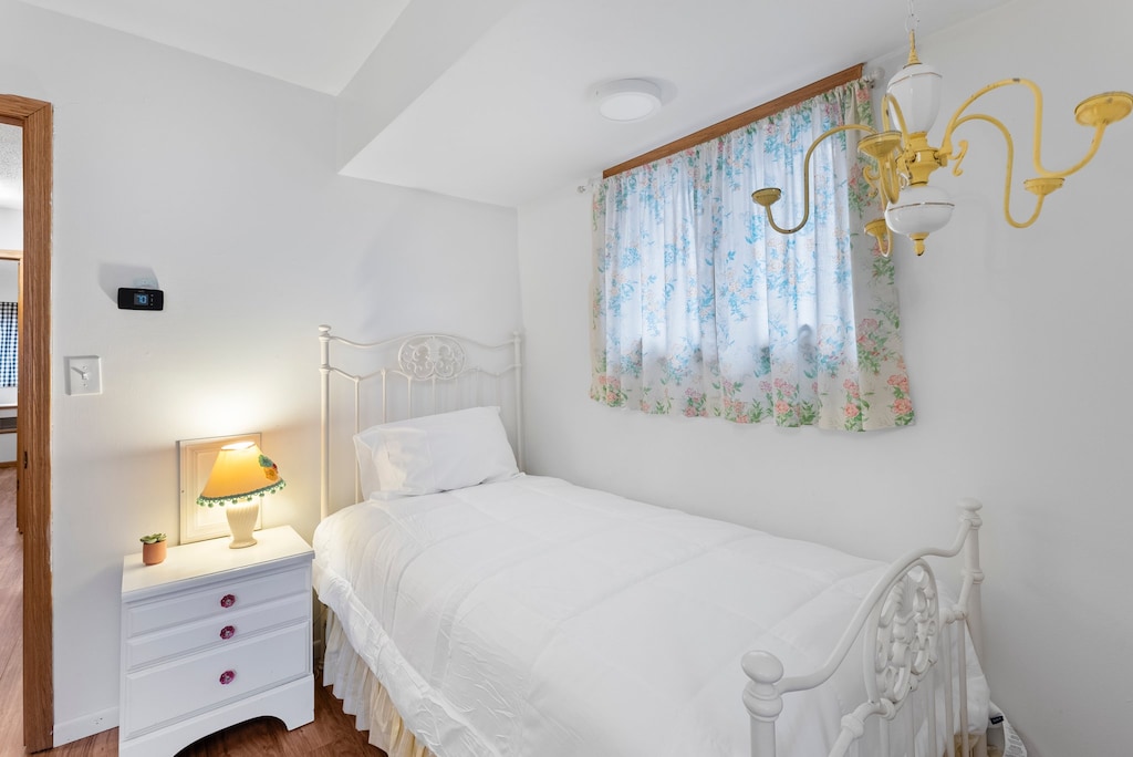 Bedroom 5 with 3 twin beds