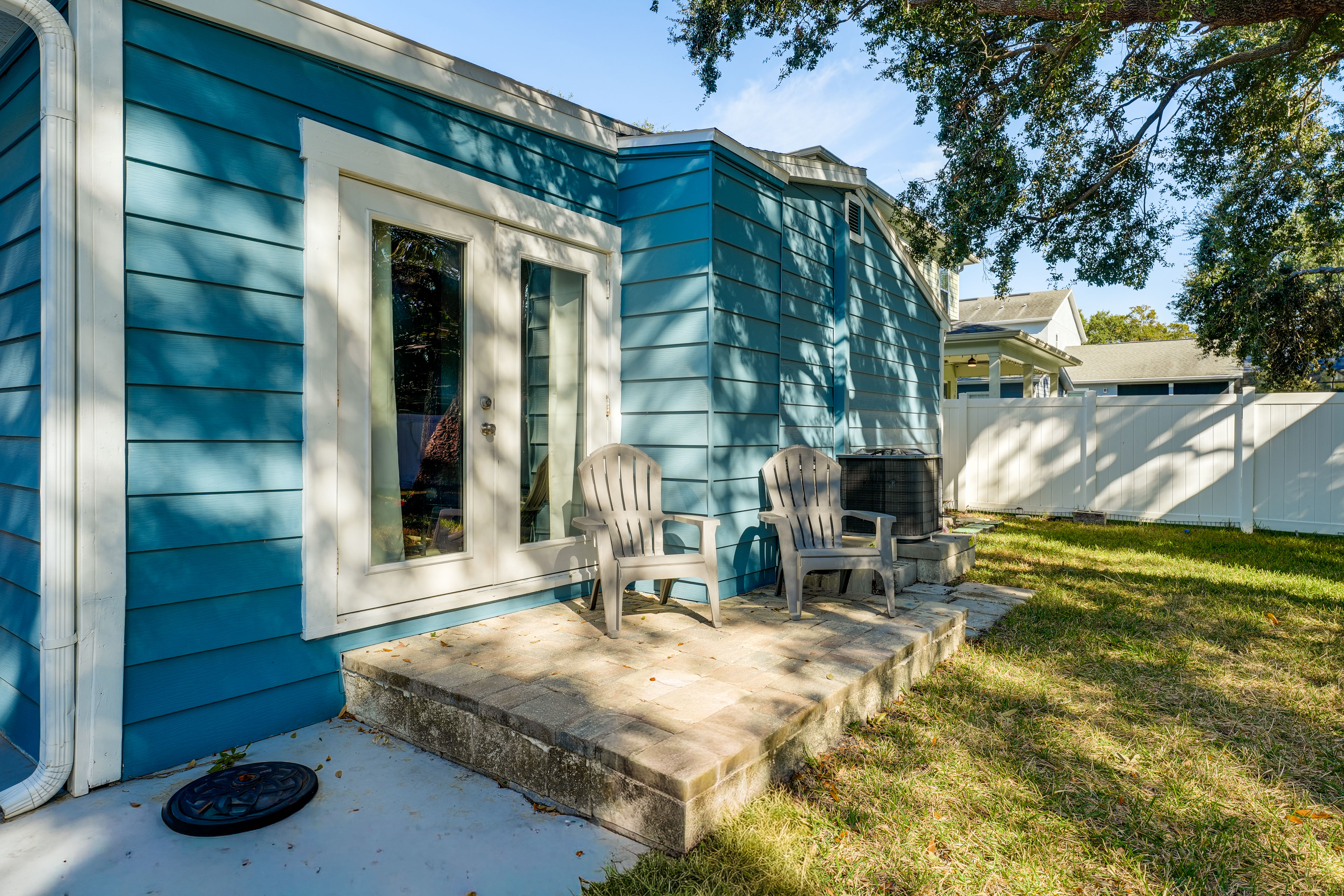 Couple's Retreat 5 Mi to Tampa Riverwalk!