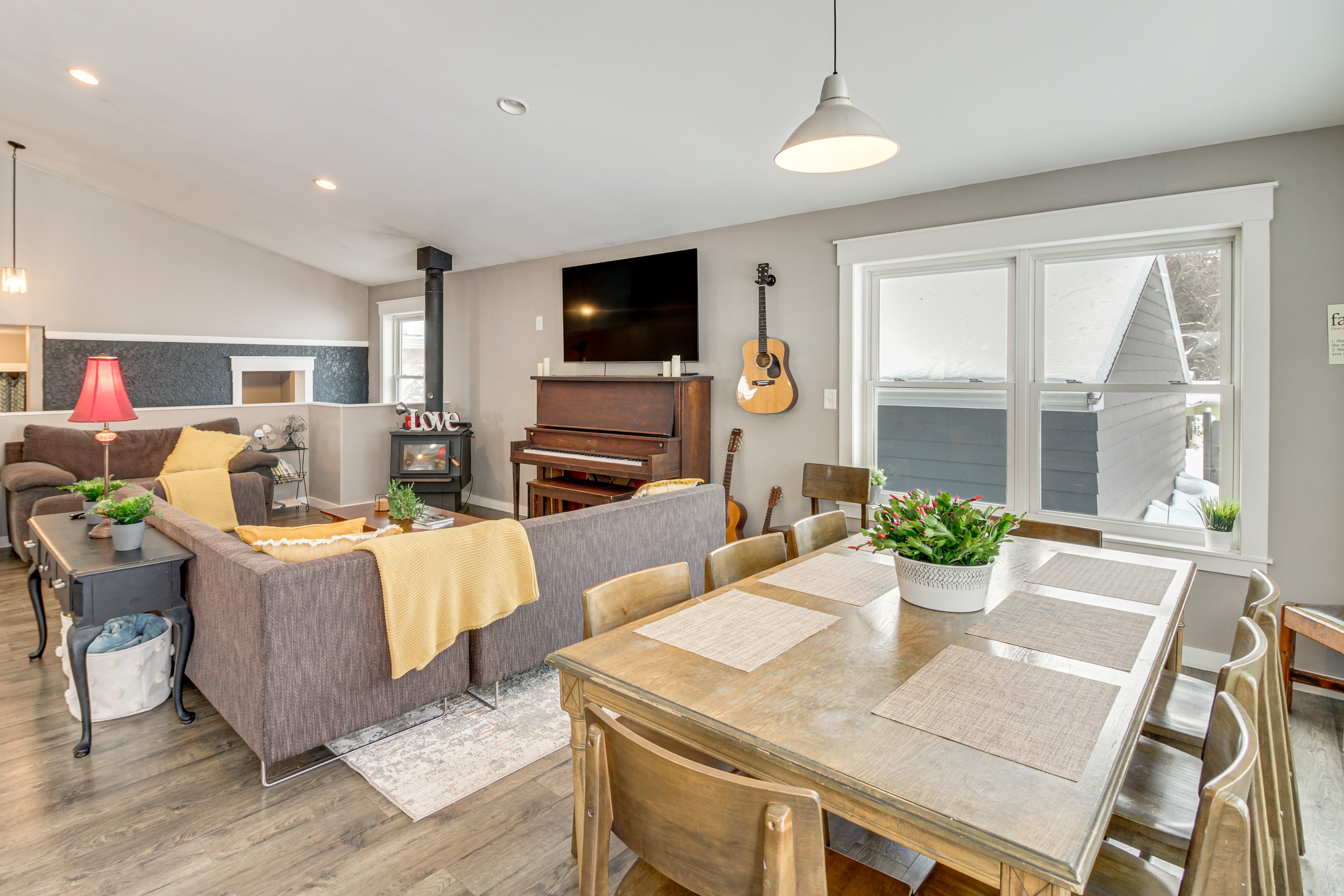 Group Retreat Near Spirit Mtn & Duluth Lakefront!