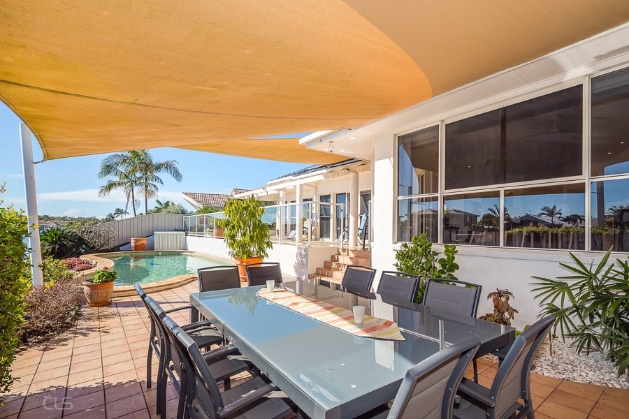 Spacious Canal Home With Pontoon!