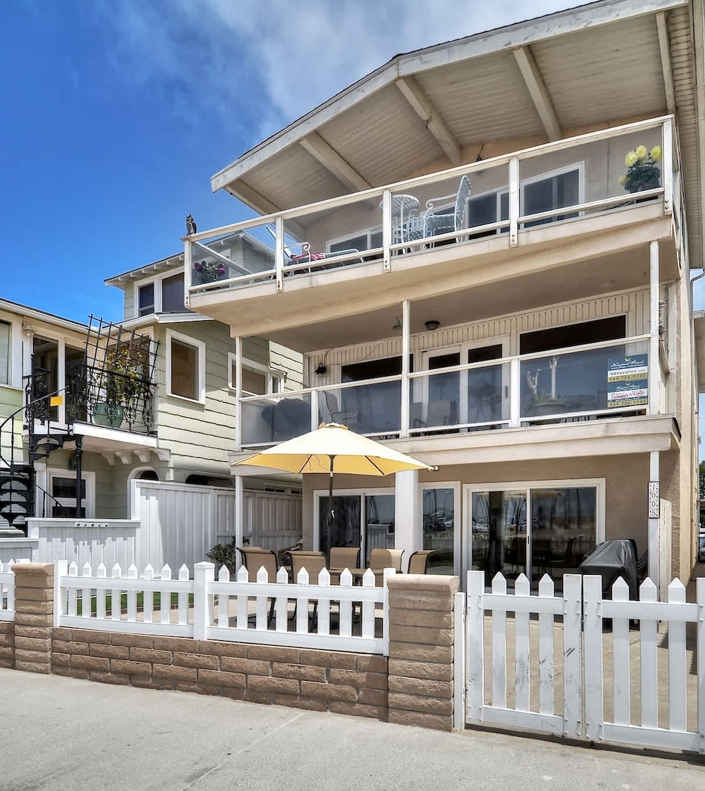 This listing is for the middle unit only. Its a triplex/shared property but unit is private. 