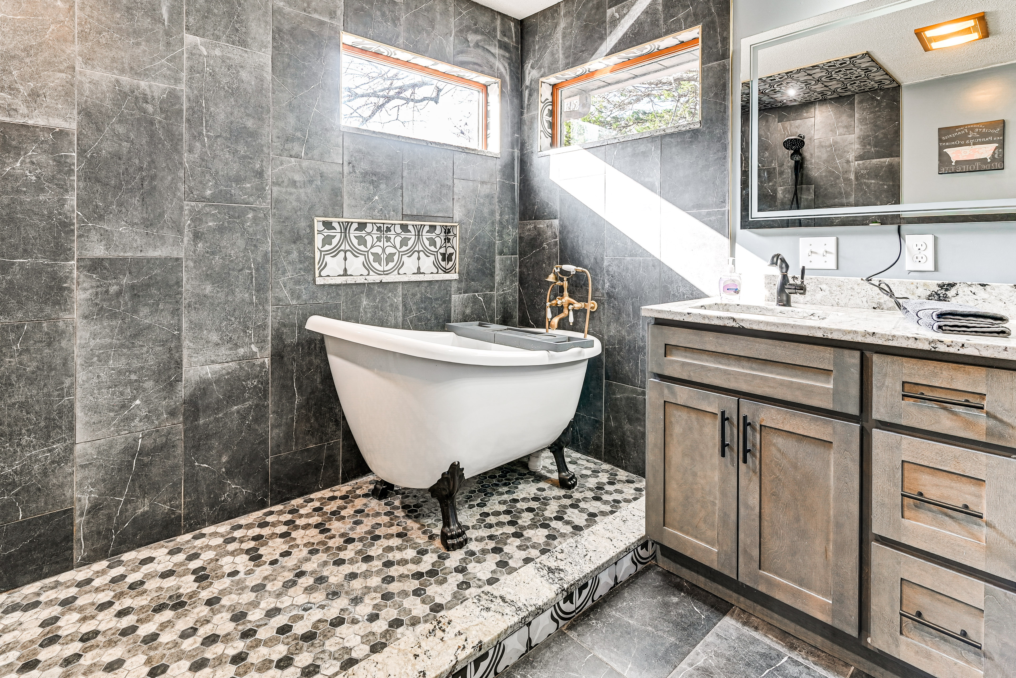 Spacious Retreat w/ Deck: 14 Mi to Nolin Lake!