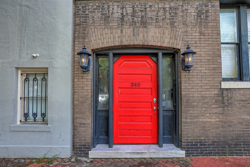Bold and bright—the perfect entrance to your Savannah getaway.