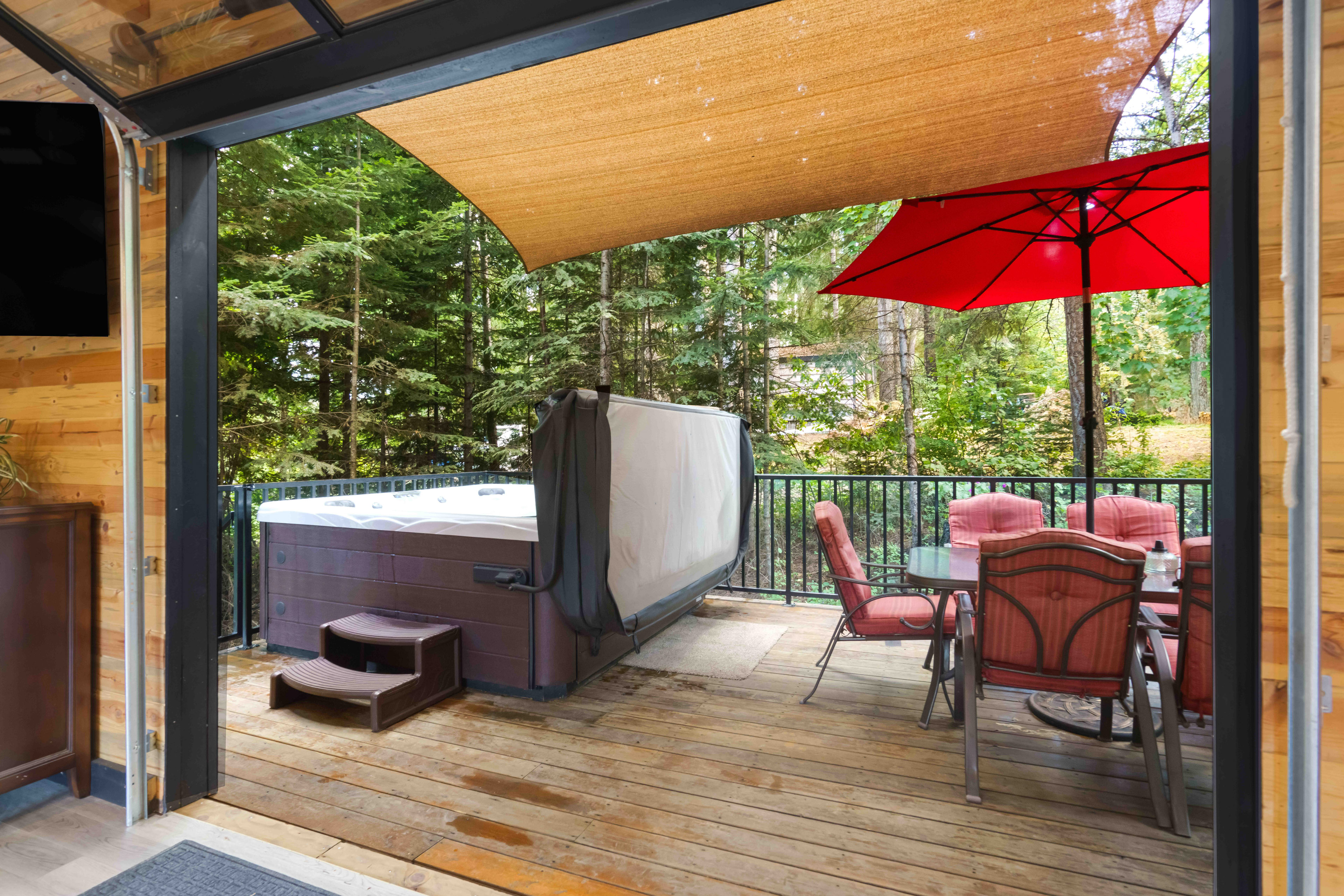 Hot Tub & Fire Pit: Getaway on Pend Oreille River